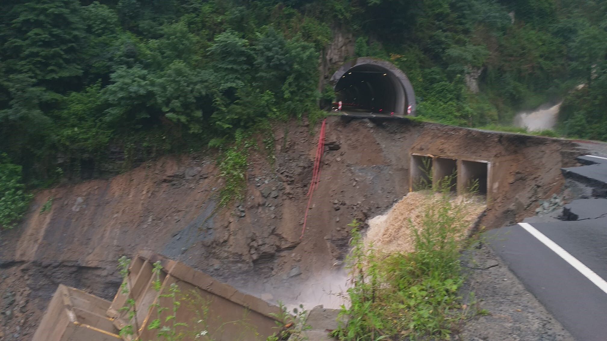 Karadeniz-Akdeniz Yolu'ndaki heyelan kamerada