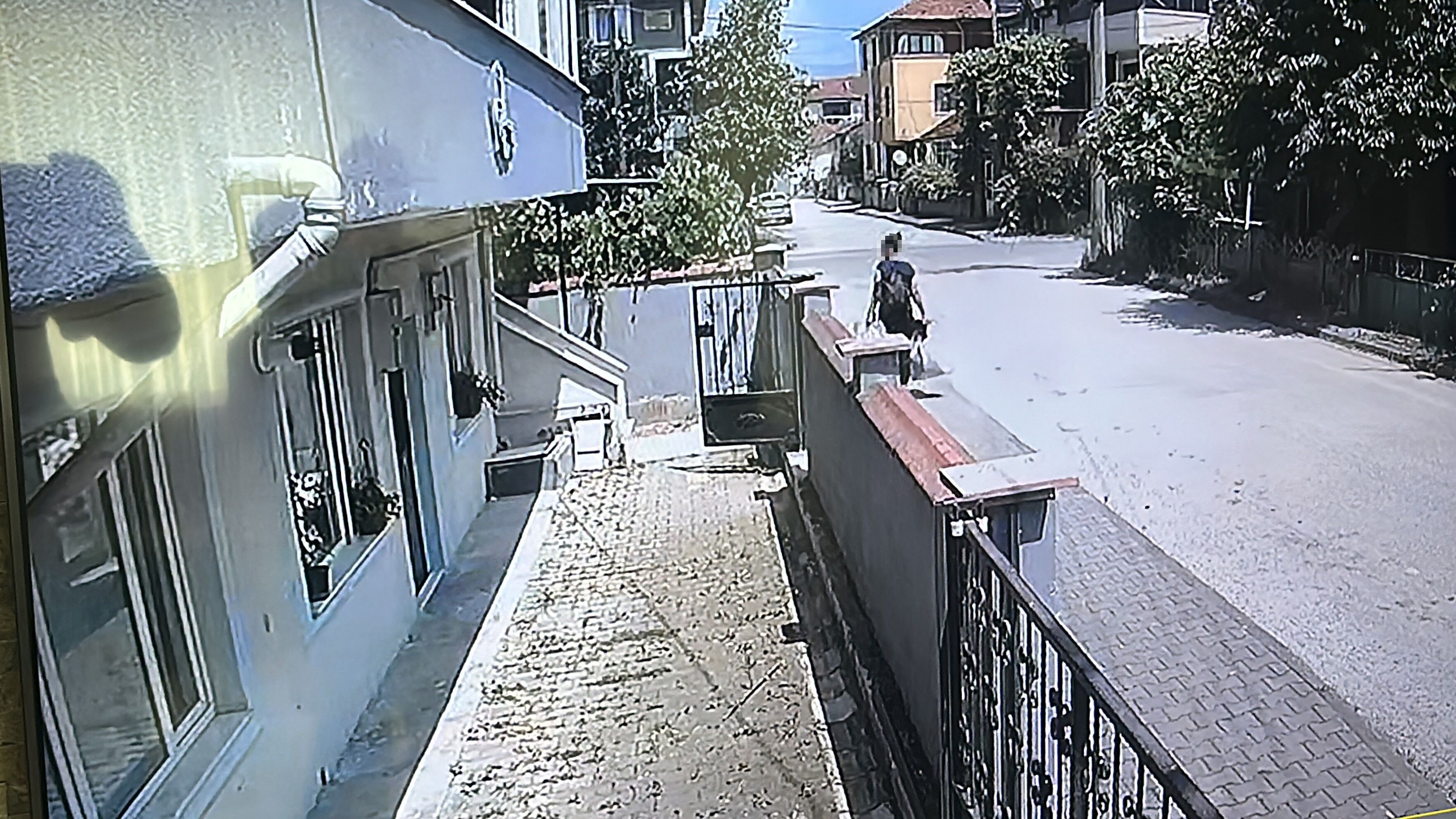 Kiracı evi yakıp kaçtı