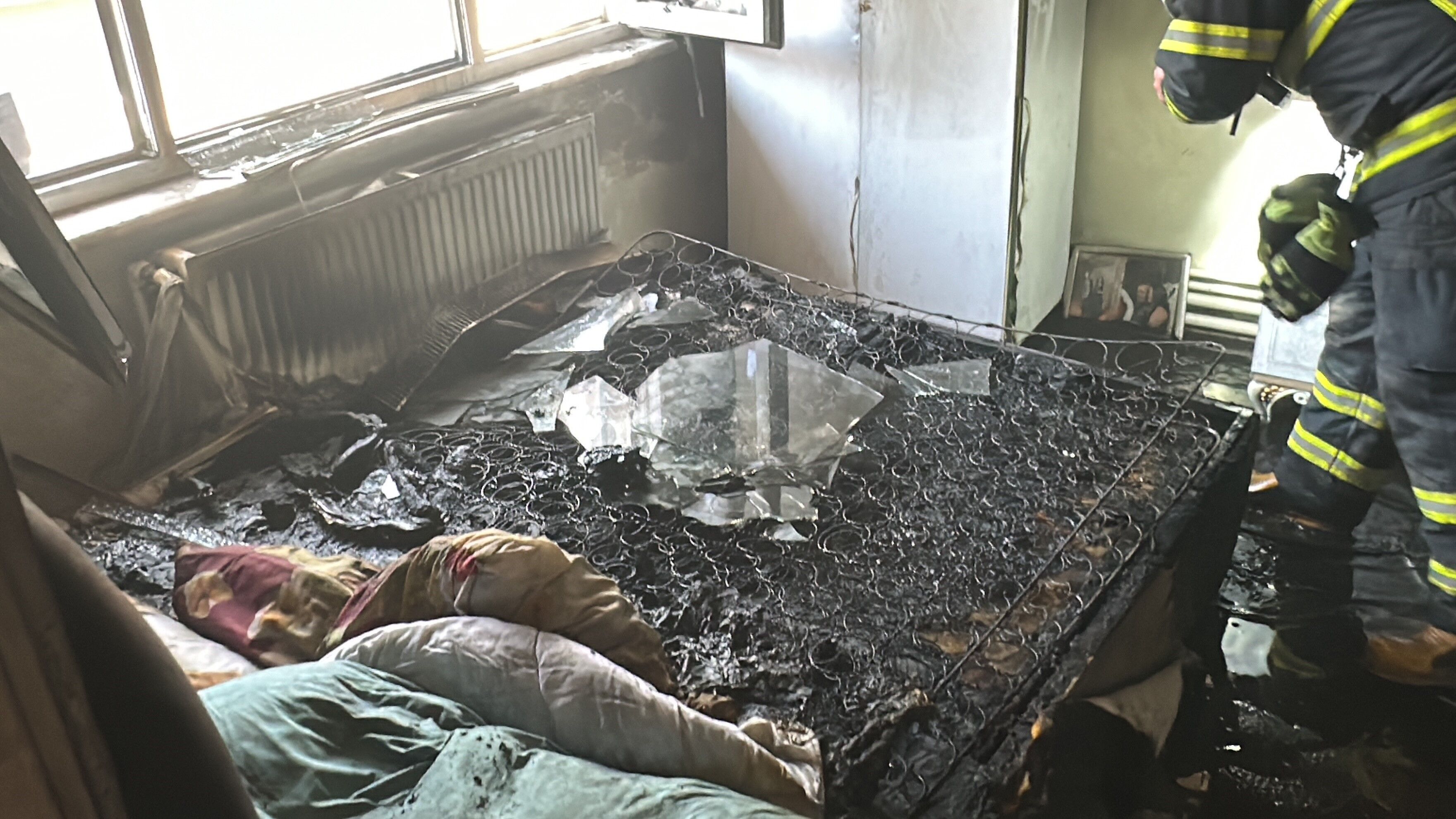 Kiracı evi yakıp kaçtı