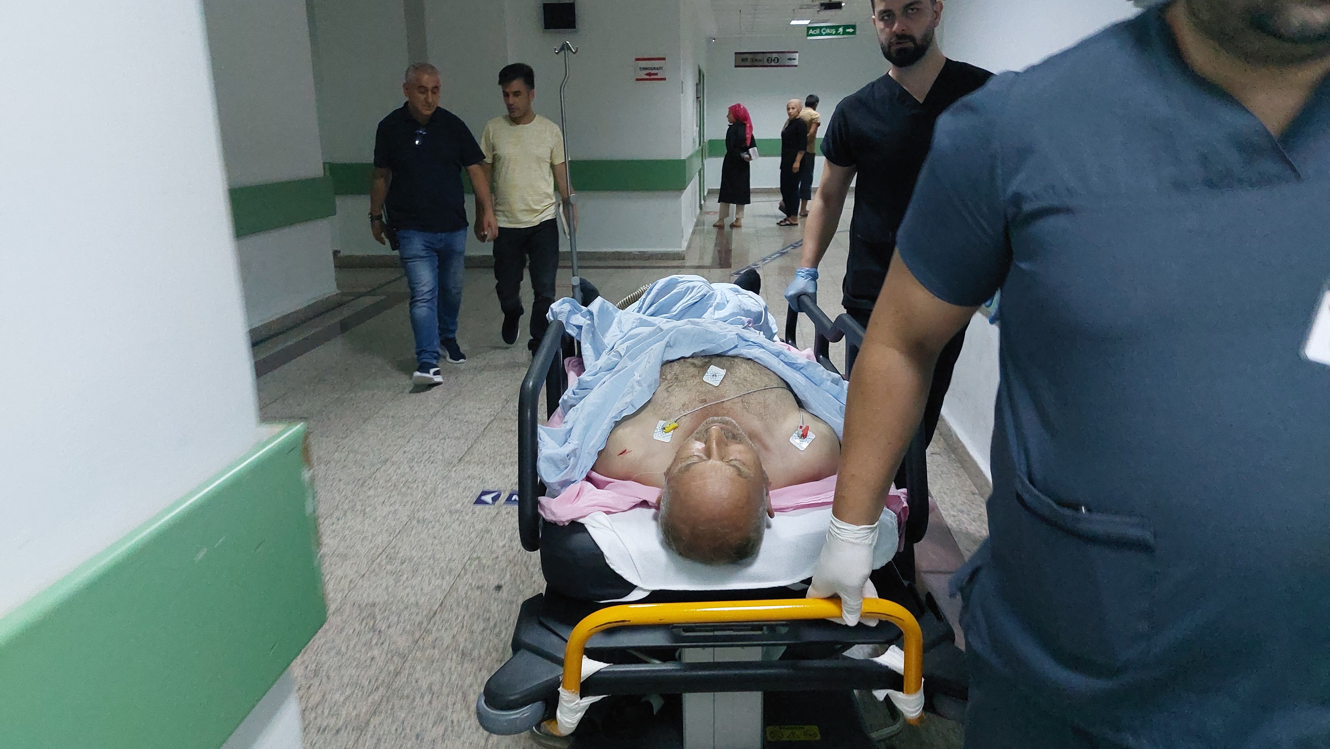 Samsun'da sokak kedilerini kovduğu için bıçaklı saldırıya uğradı