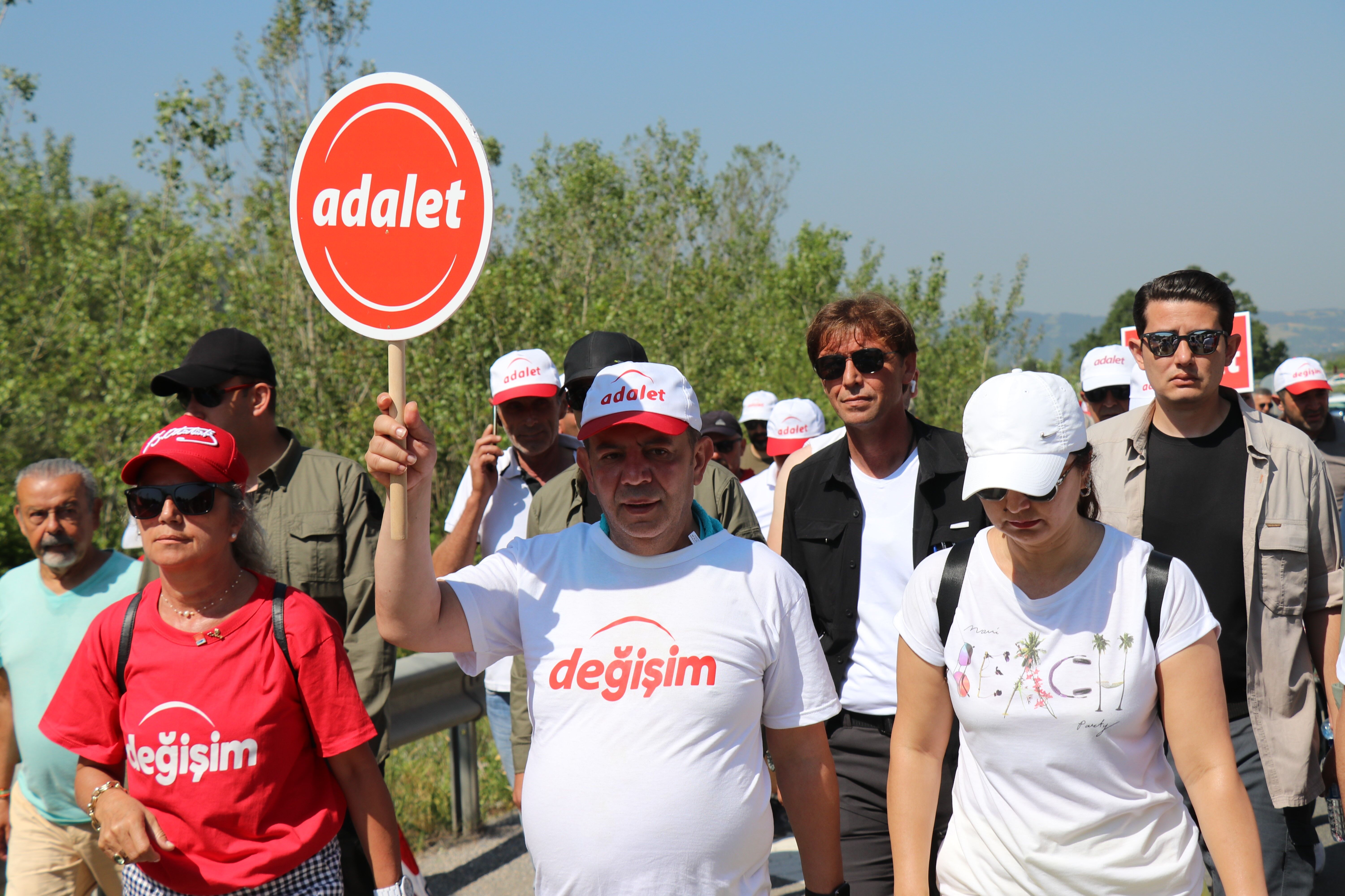 Tanju Özcan: " Değişim kaçınılmaz"