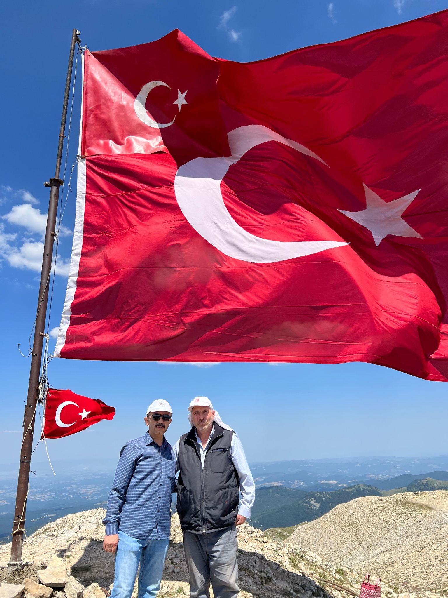  Dev Türk bayrağı Ilgaz Dağı’nın zirvesinde dalgalandı