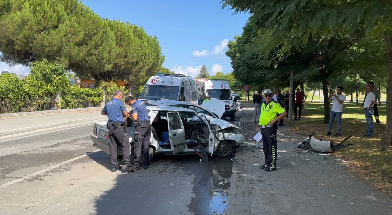 Samsun'da 2 otomobil kafa kafaya çarpıştı