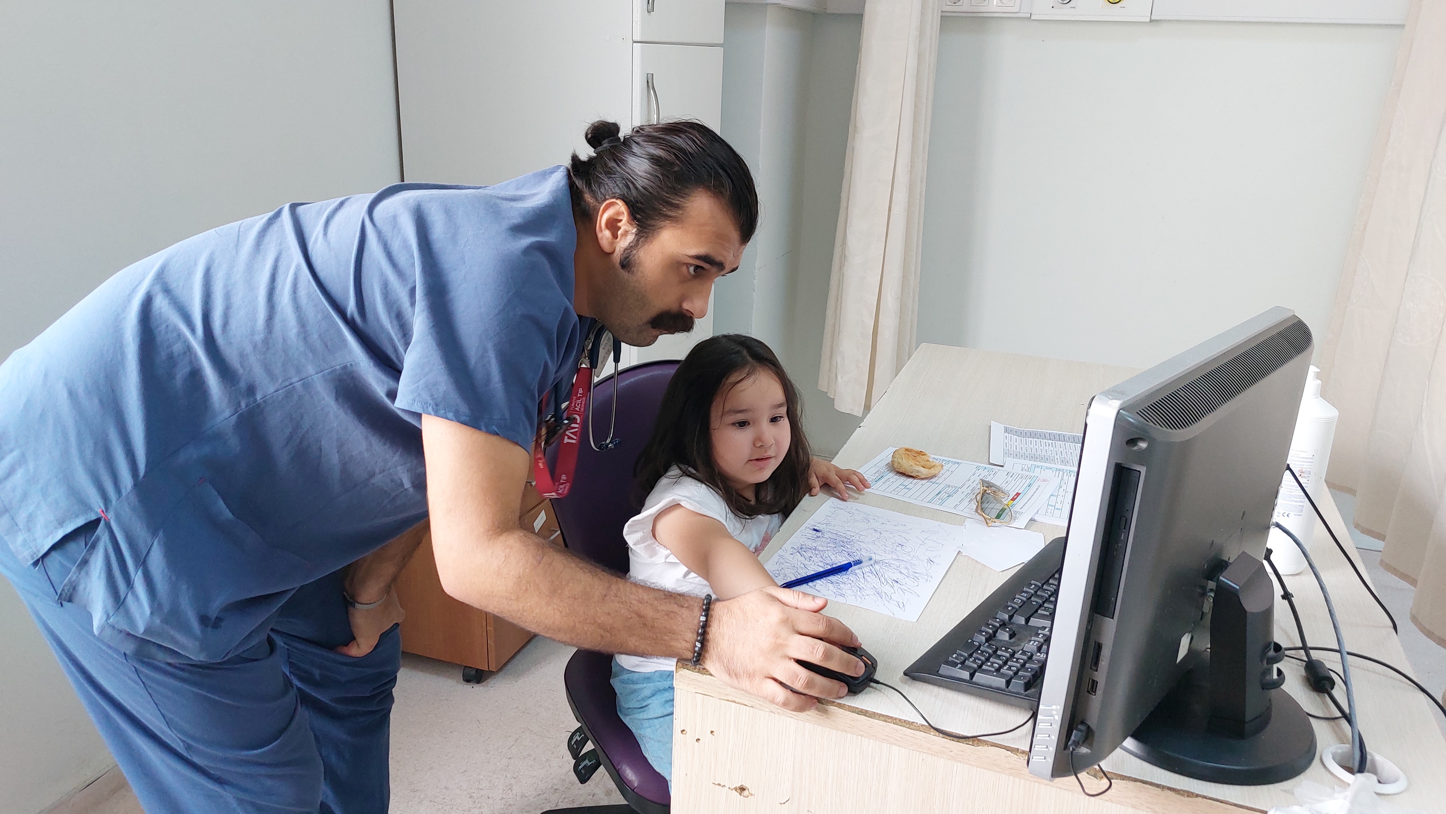 Samsun'da yaralanan kız çocuğuna doktor şefkati