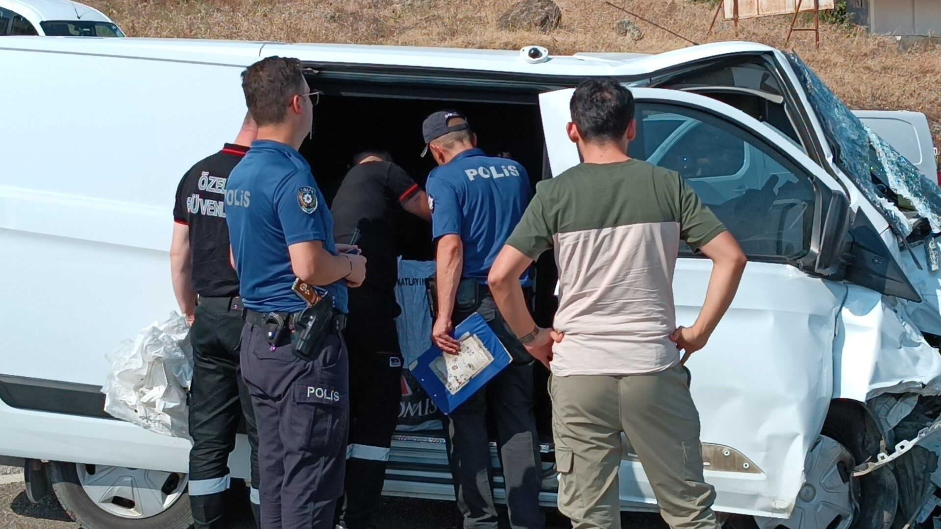 Atakum'da kaza; Para dolu nakil aracı otobüsle çarpıştı