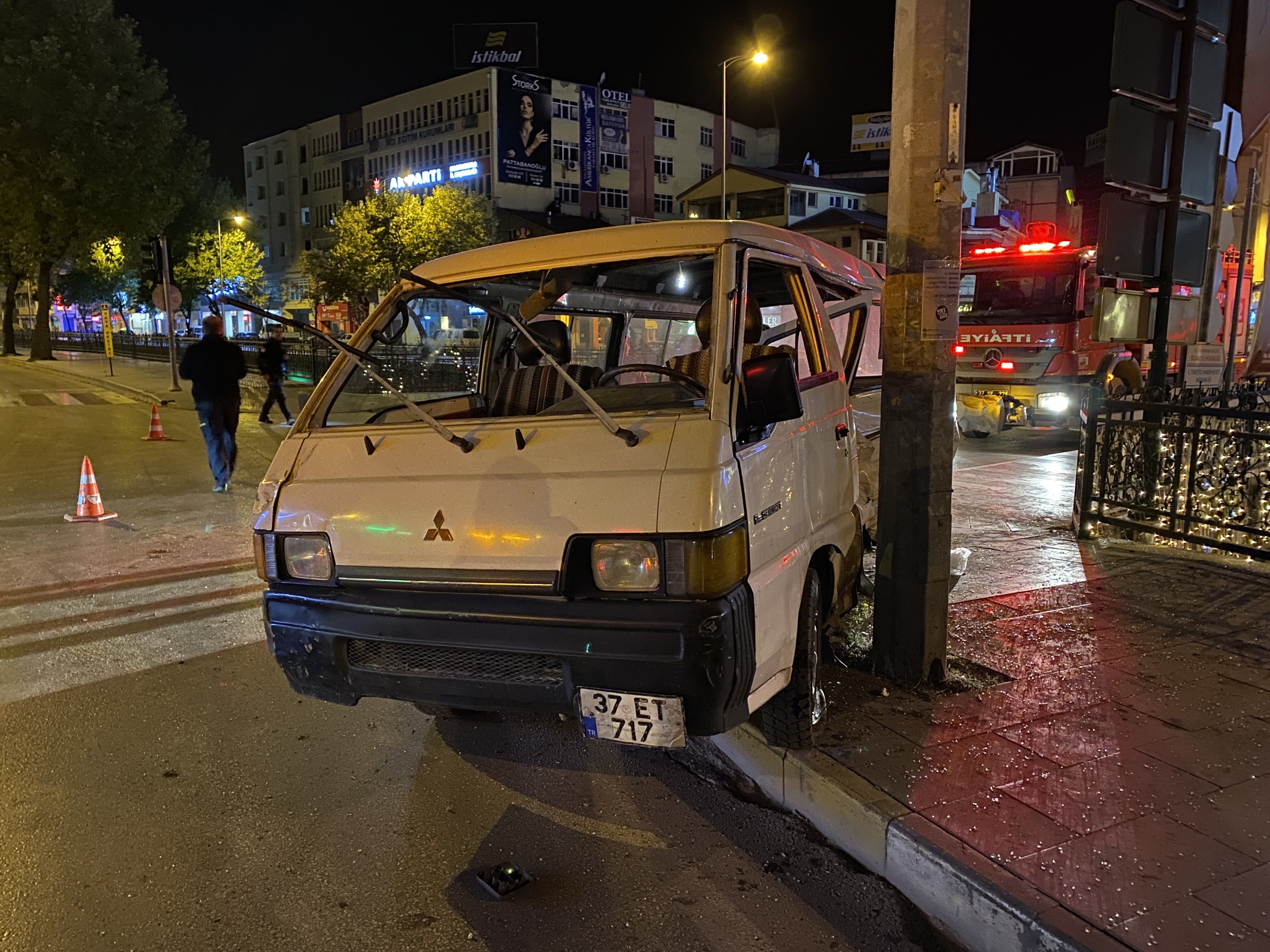Kastamonu'da kaza: Yaralılara müdahaleye giden itfaiye ekibi de kaza yaptı