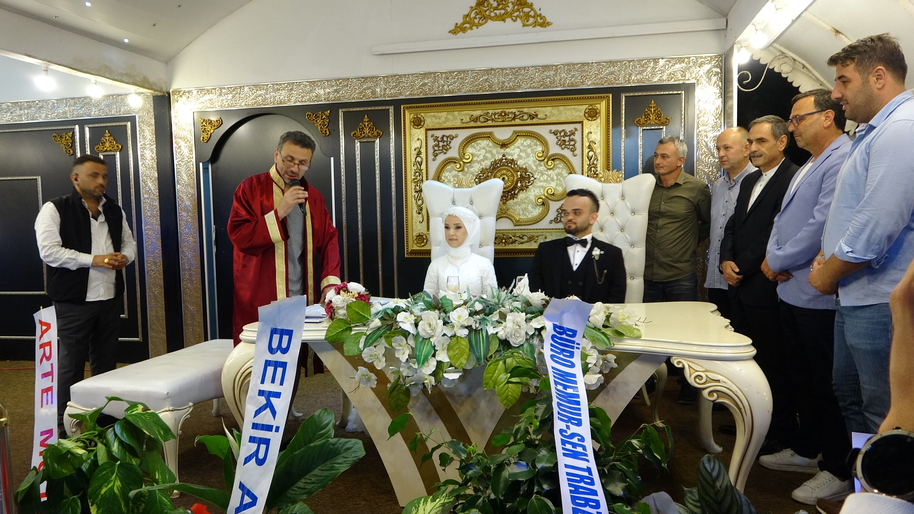 Boyları küçük ama aşkları büyük