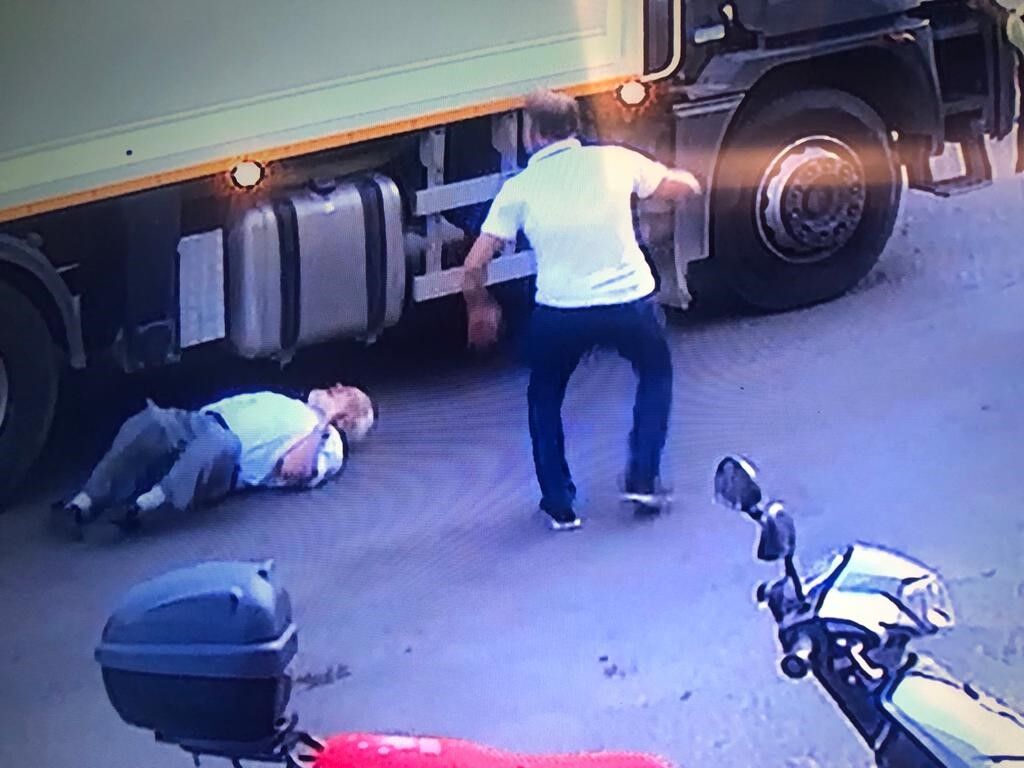 Karabük'te kaza; Çöp kamyonu yaşlı adama çarptı