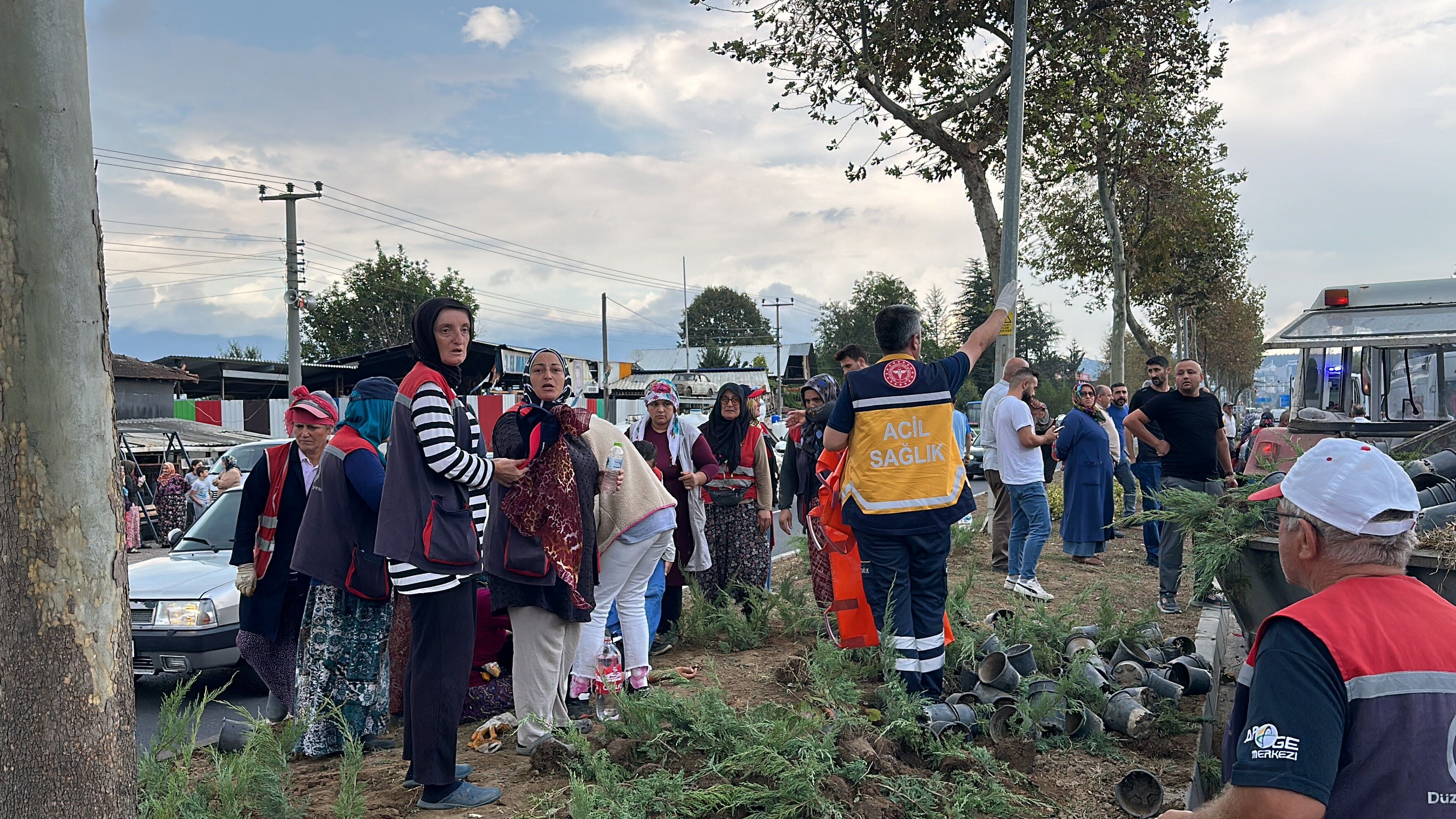 Düzce'de feci kaza: Cip, belediye işçilerini taşıyan traktöre çarptı