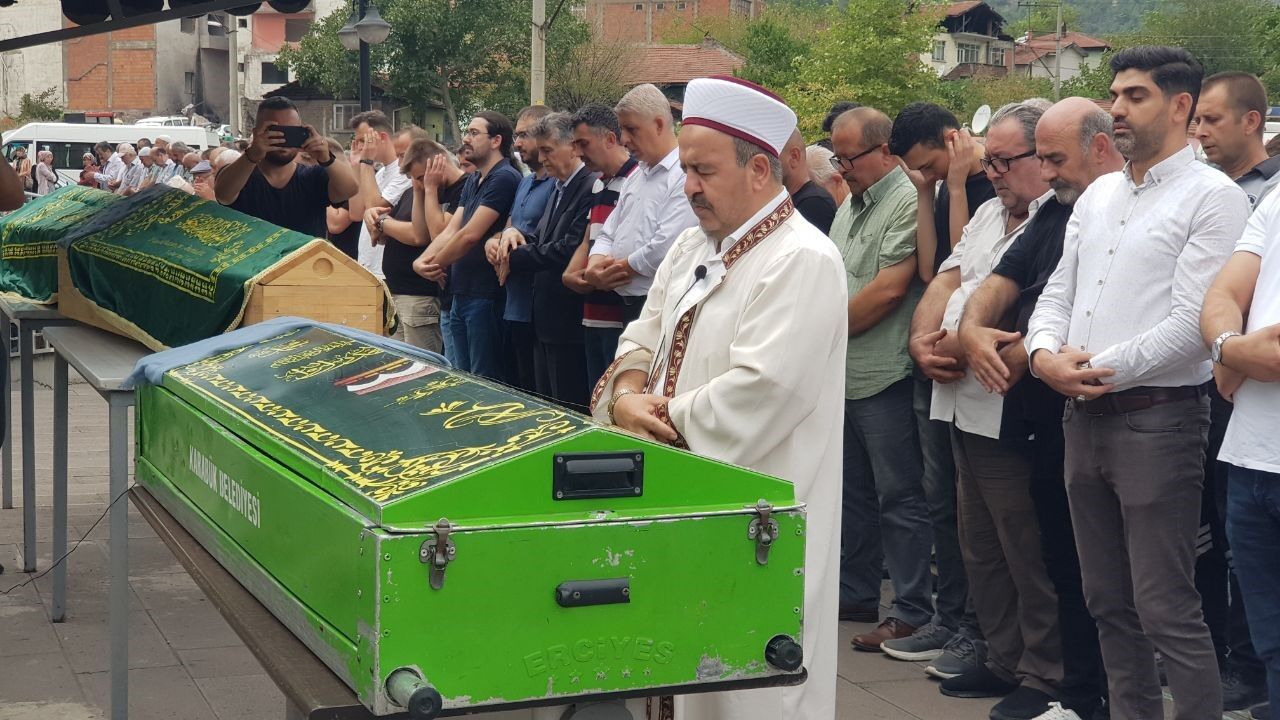 Eşinin av tüfeği ile öldürdüğü kadın ve annesi toprağa verildi
