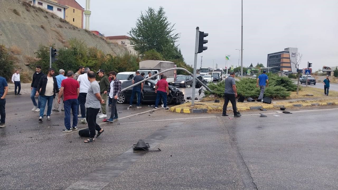 Karabük'te kaza; Yaralı sürücü hastaneden firar etti