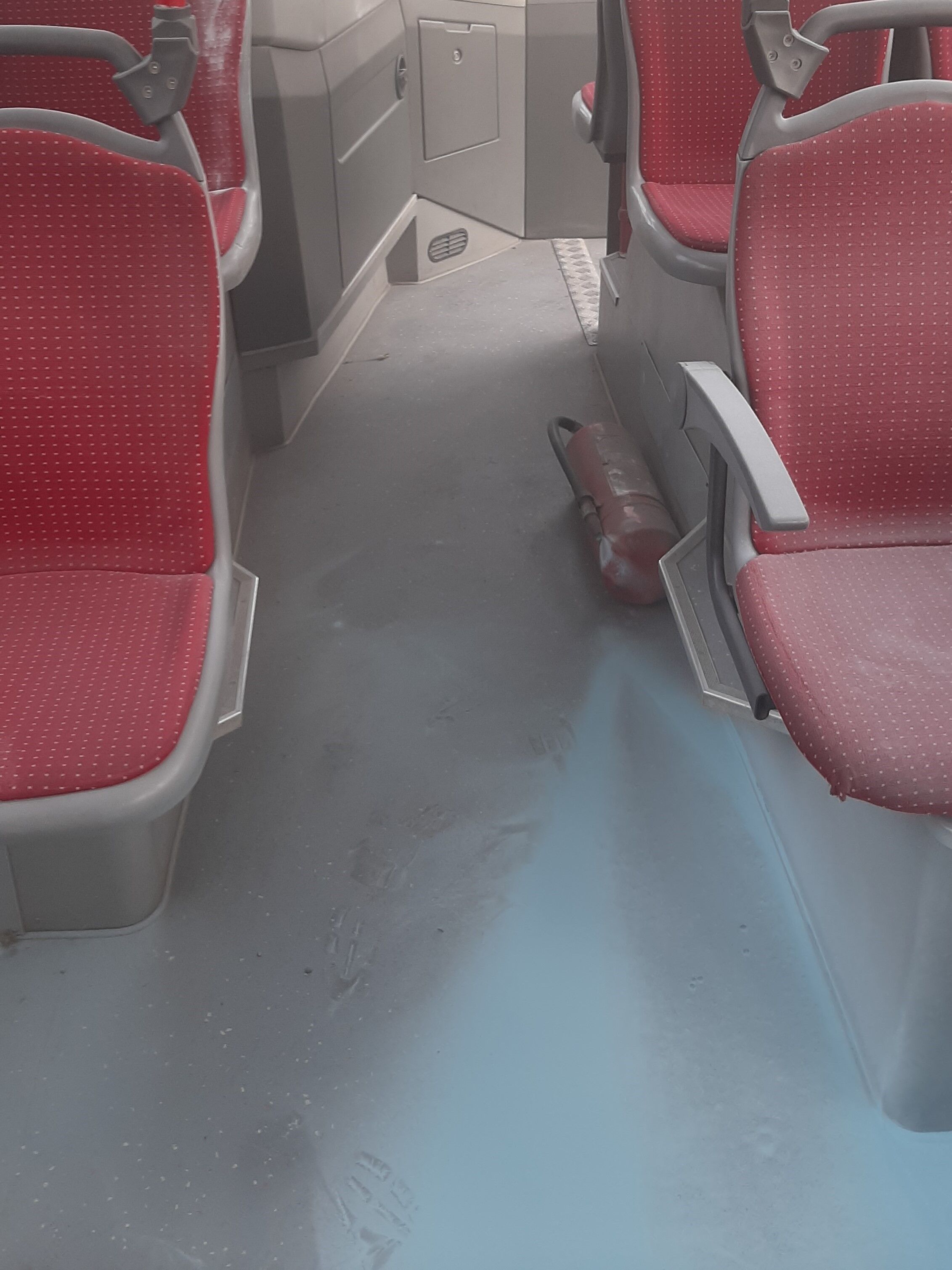 Samsun’da seyir halindeki otobüste  ilginç olay;  Yangın tüpü patladı