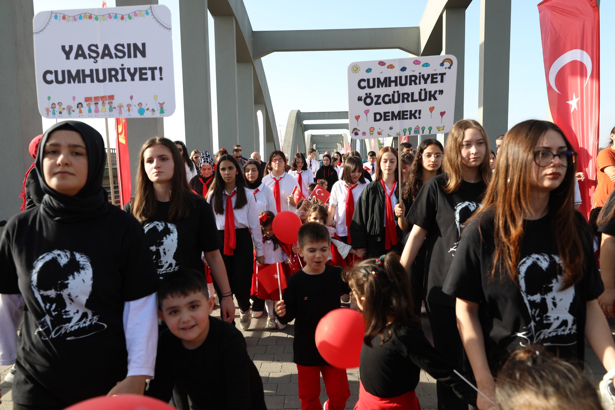 Bafra Çetinkaya Köprüsünde Cumhuriyet Yürüyüşü 