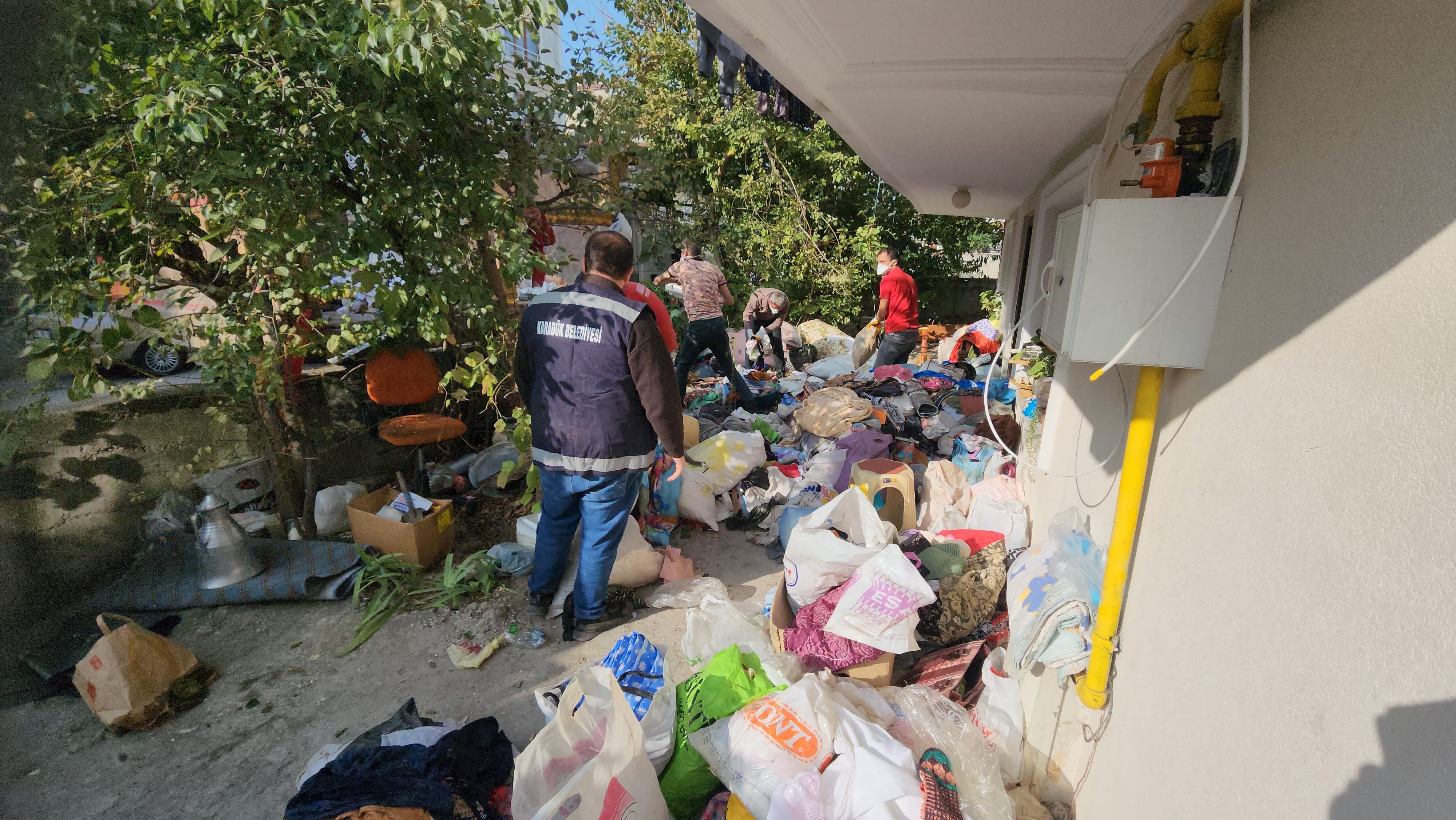 Karabük’te çöp ev İki kamyon çöp çıktı
