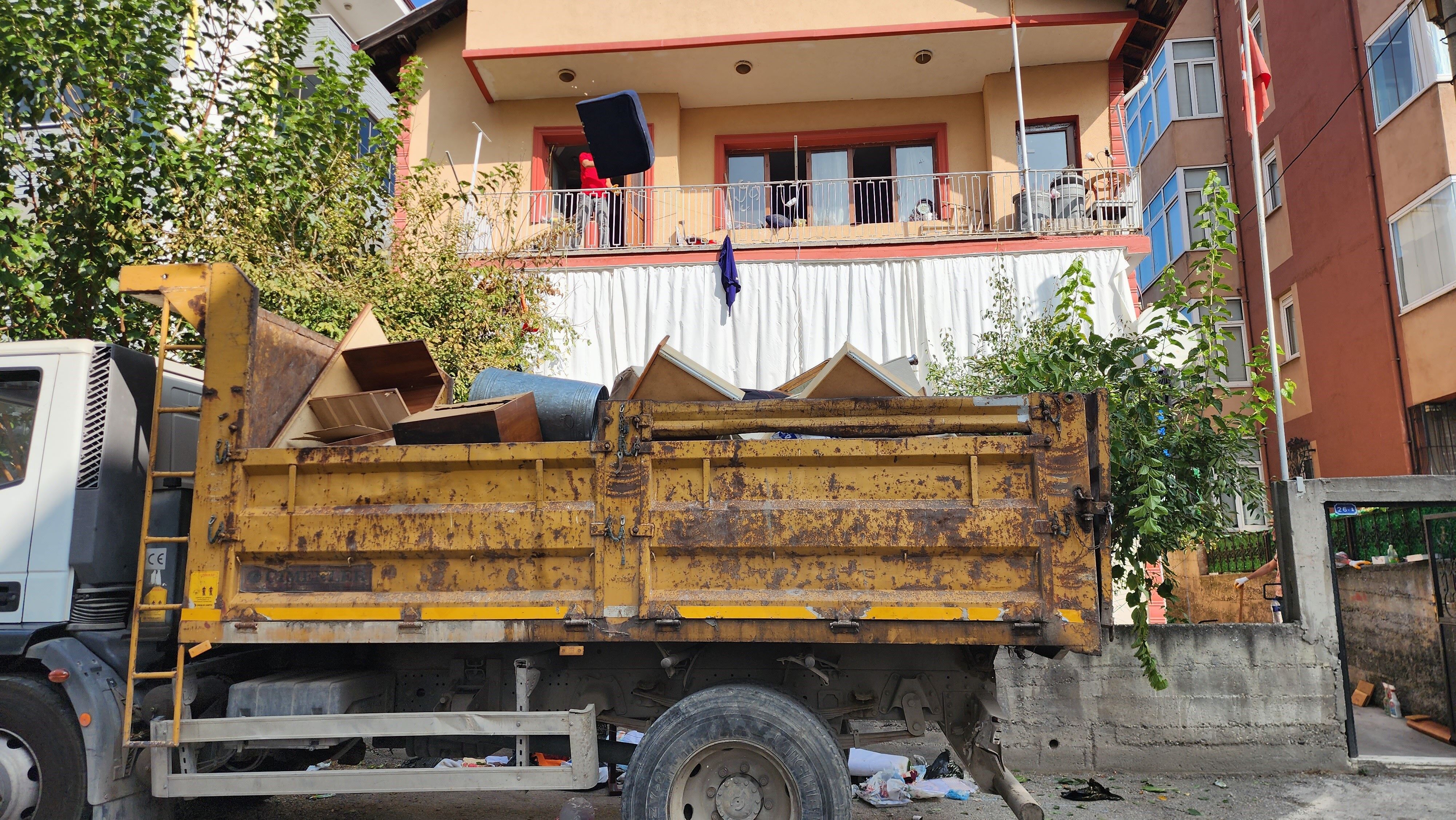 Karabük’te çöp ev İki kamyon çöp çıktı