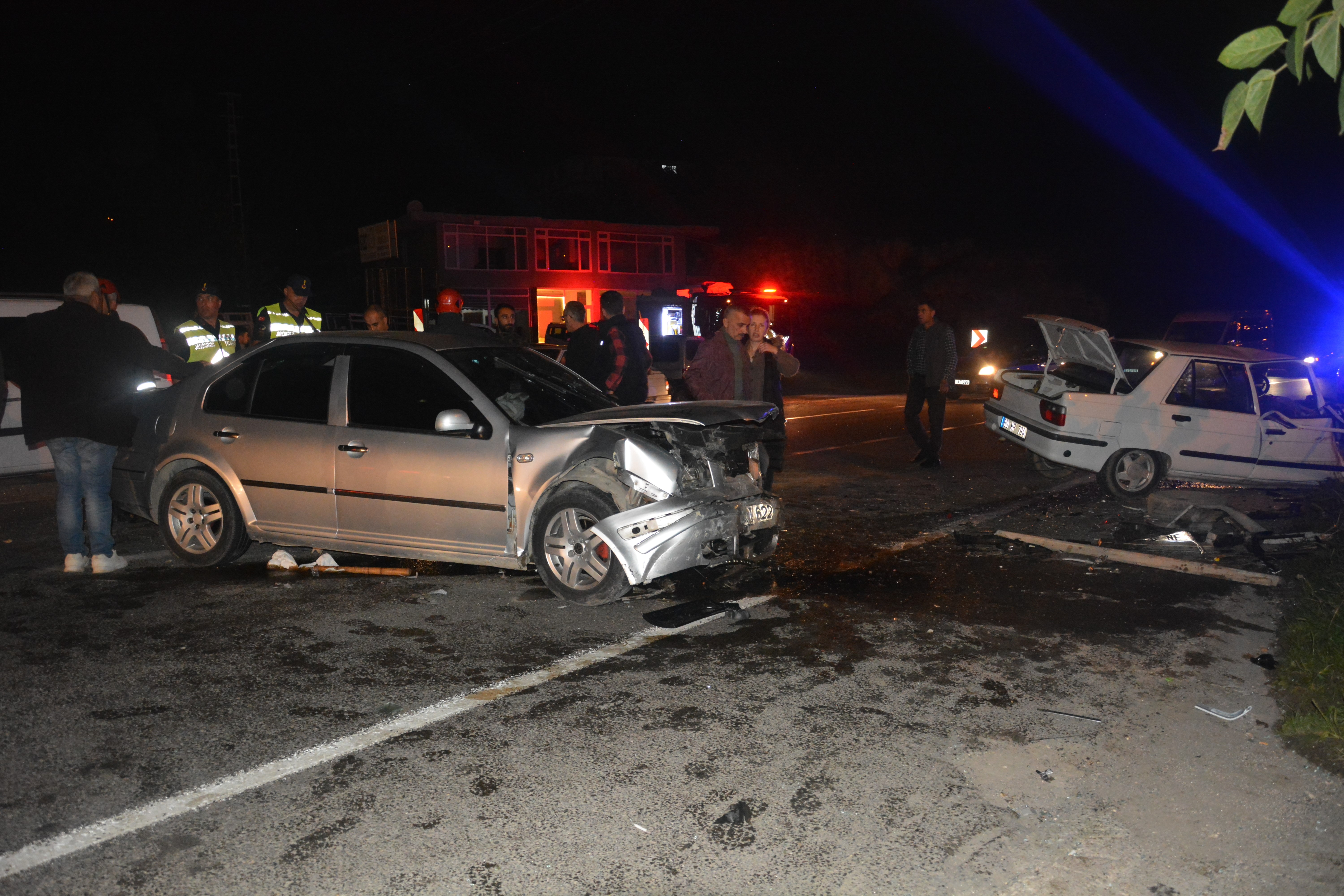Ordu’da iki otomobil kafa kafaya çarpıştı: 6 yaralı