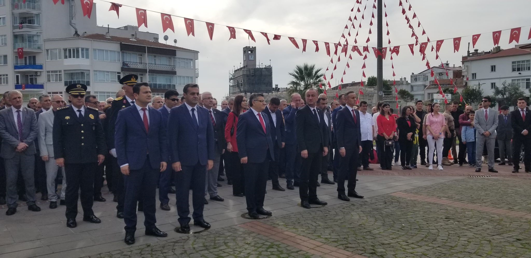 Su altında gururlandıran görüntü Türk bayrağı açtılar