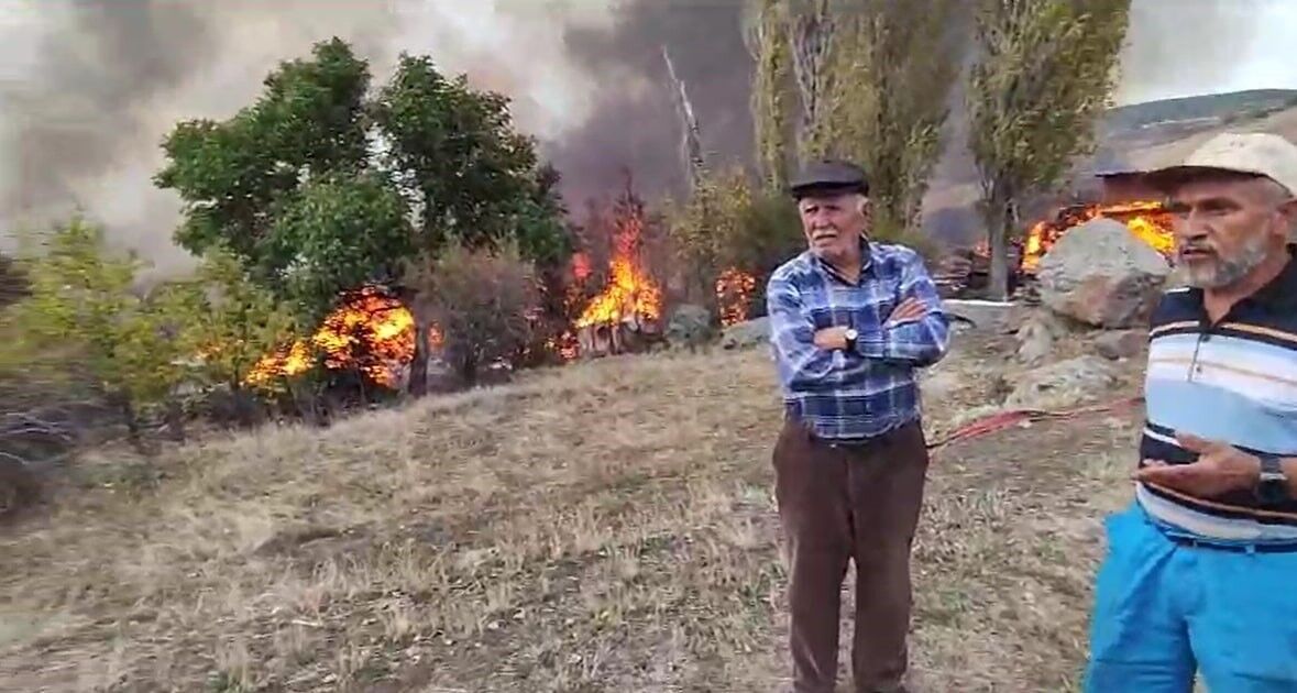 Kastamonu'daki yangın şiddetini arttırdı 15 ev alevlere teslim oldu