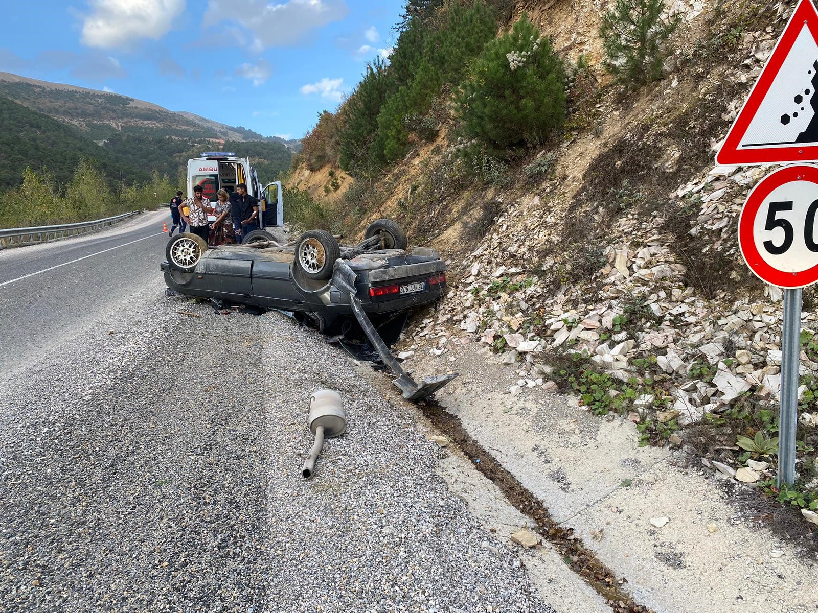 Bolu'da virajı alamayan otomobil takla attı: 2 yaralı