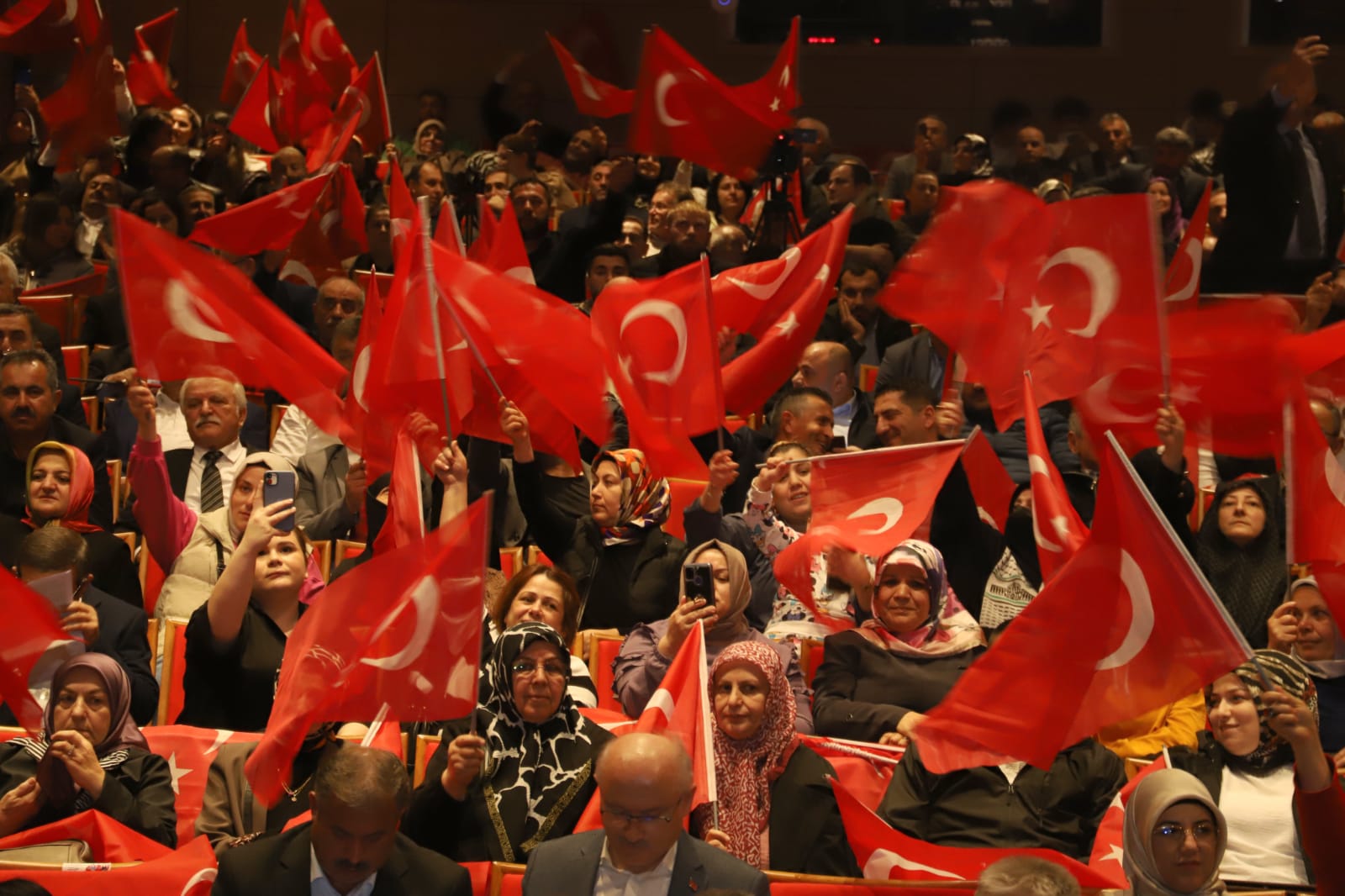 Ak Parti Samsun Ailesi İl Danışma Meclisi Toplantısı'nda Buluştu...  