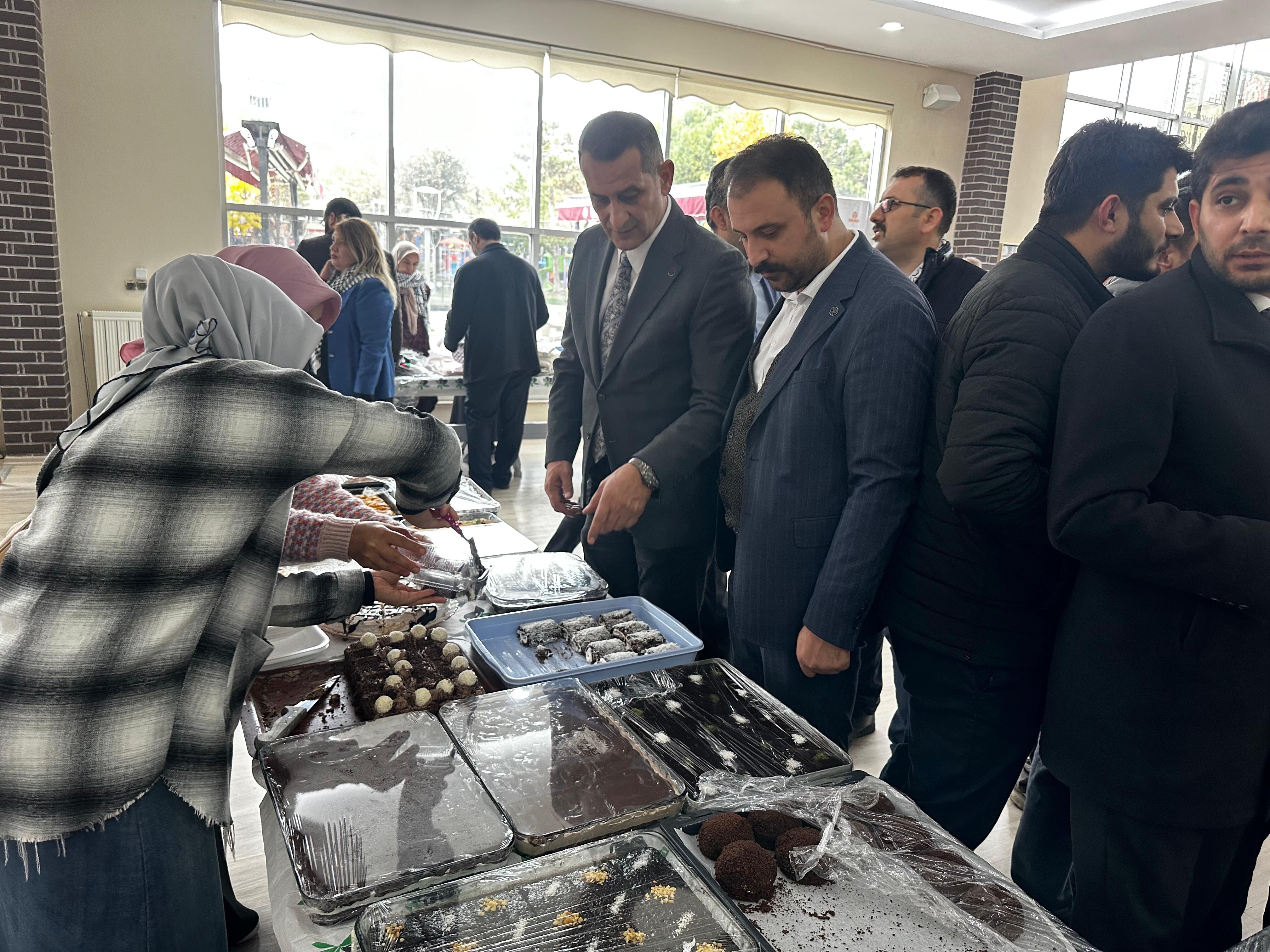 Bafra’da Filistin'e Destek Hayır çarşısına yoğun ilgi