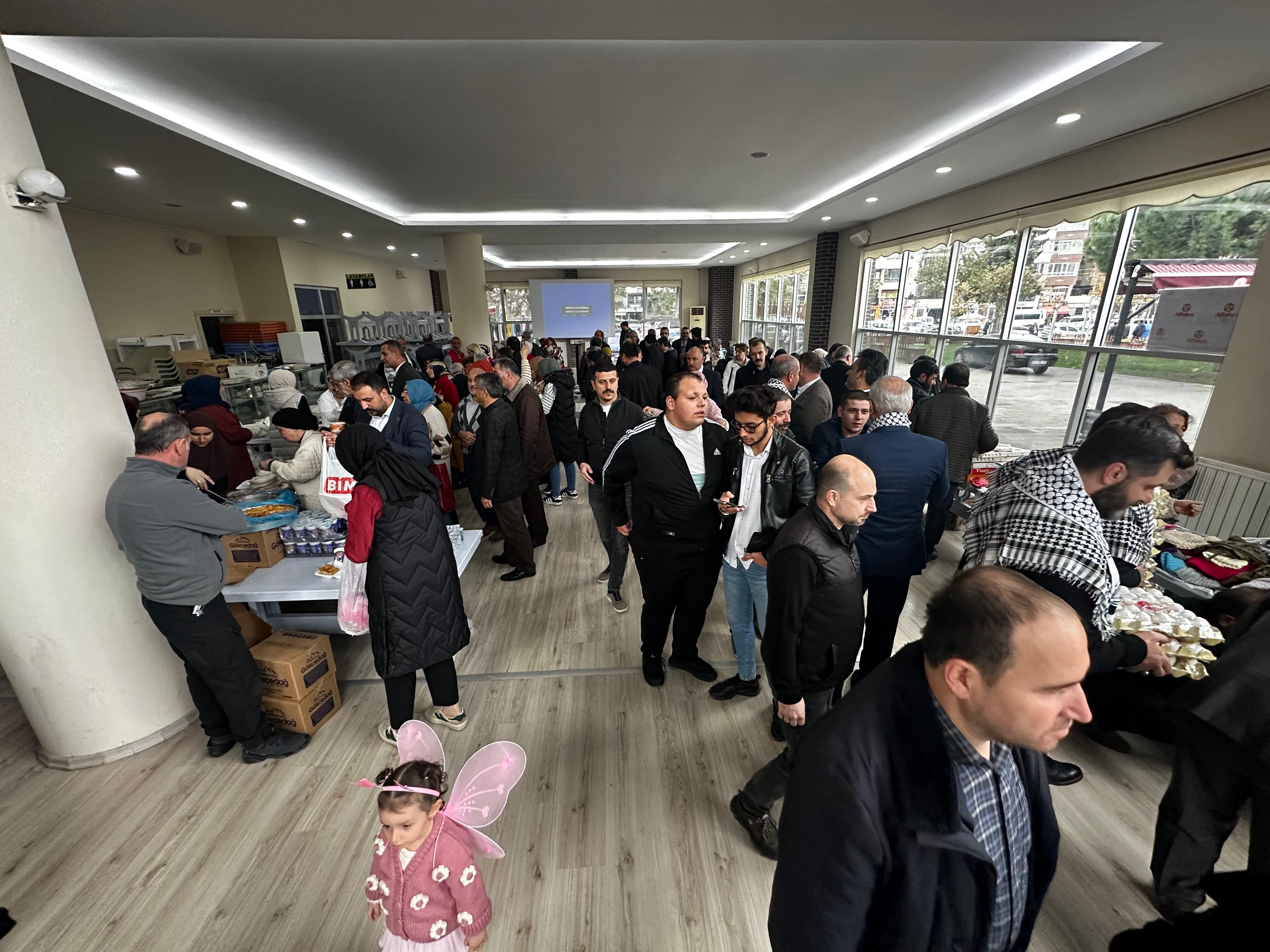 Bafra’da Filistin'e Destek Hayır çarşısına yoğun ilgi