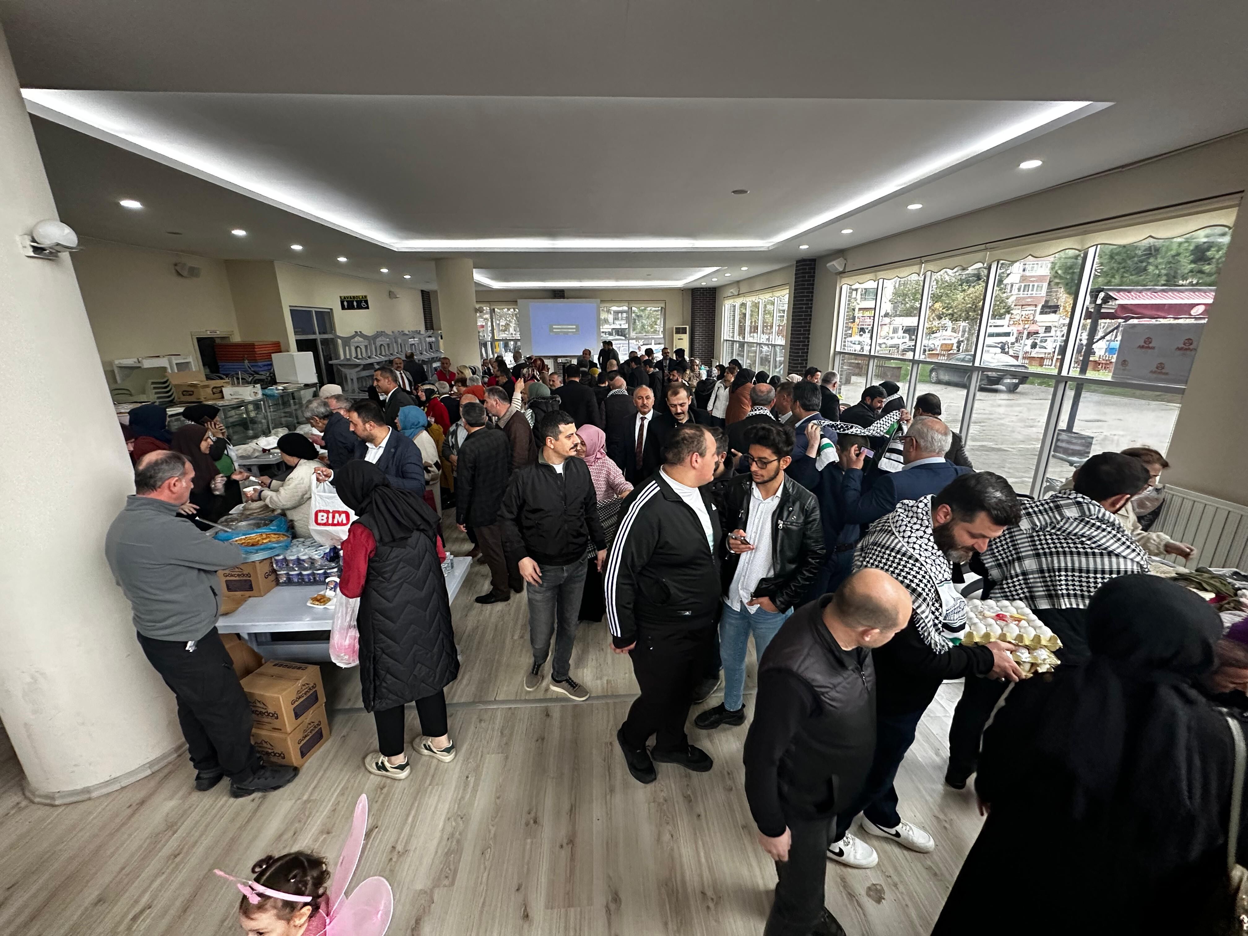Bafra’da Filistin'e Destek Hayır çarşısına yoğun ilgi