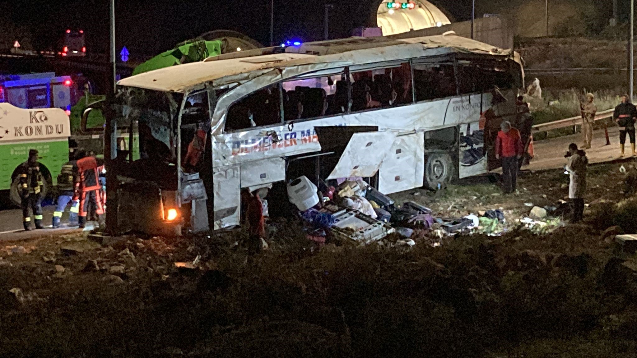 Mersin’de Katliam Gibi Kaza Yolcu Otobüsü Devrildi, 9 Ölü, 28 Yaralı (2)