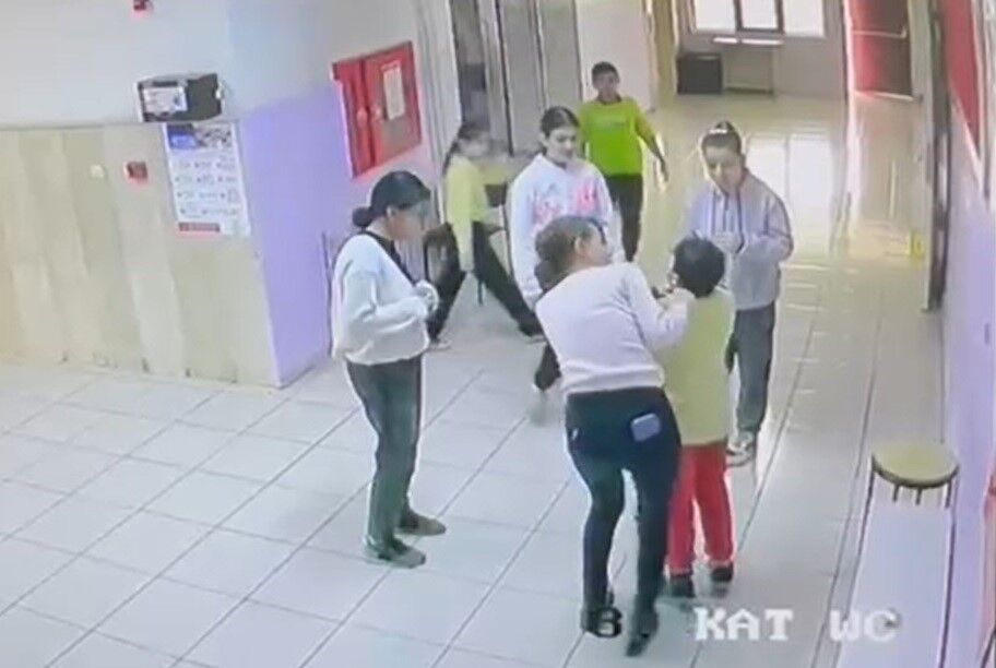 Okul Müdürünün Heimlich Manevrası Öğrencinin Hayatını Kurtardı (3)