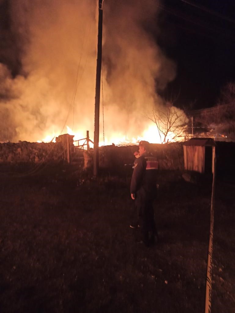 Sinop’ta yangın:  2 kişi yanarak can verdi