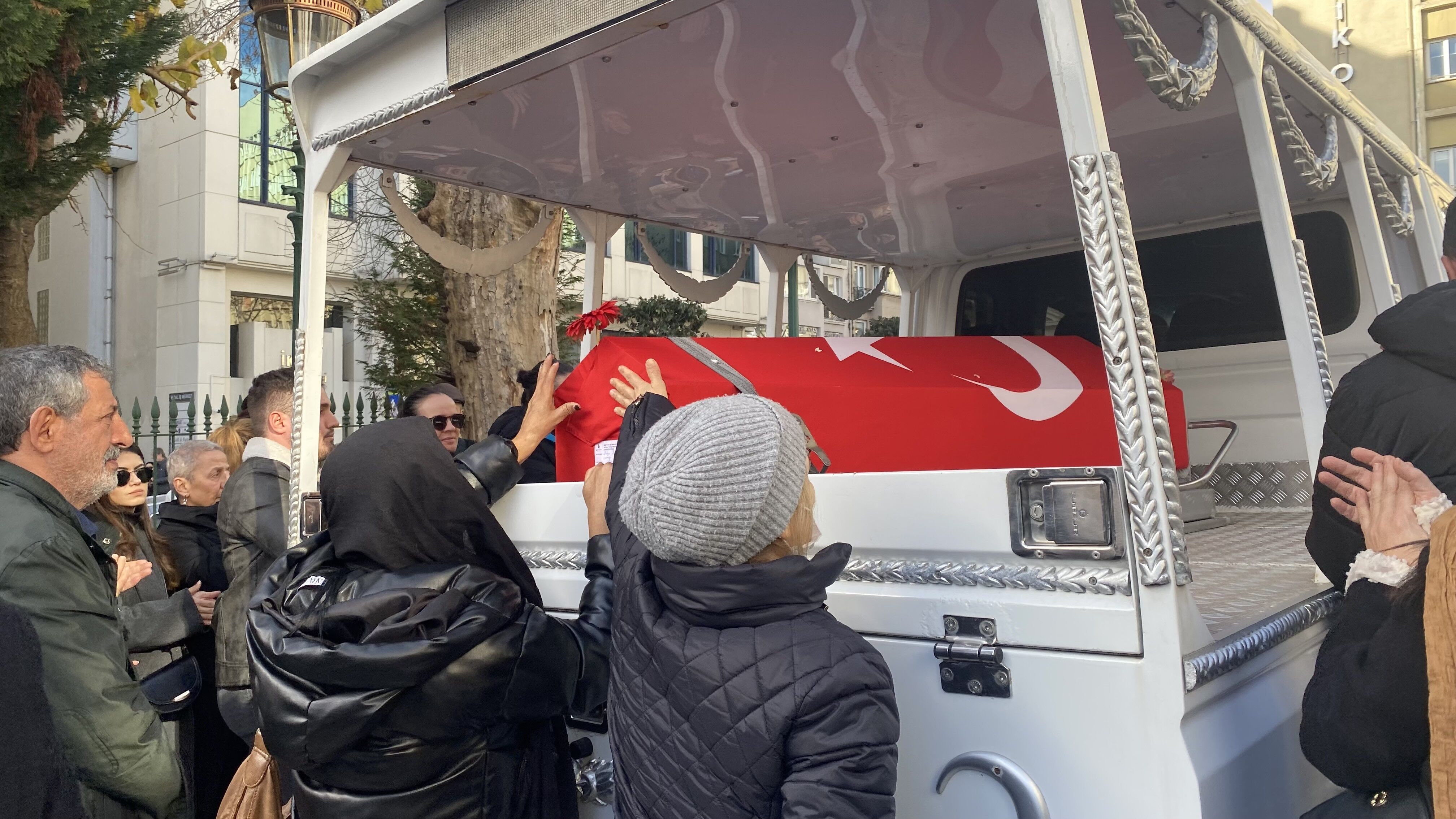 Usta Sanatçı Ayla Algan Son Yolculuğuna Uğurlandı (1)