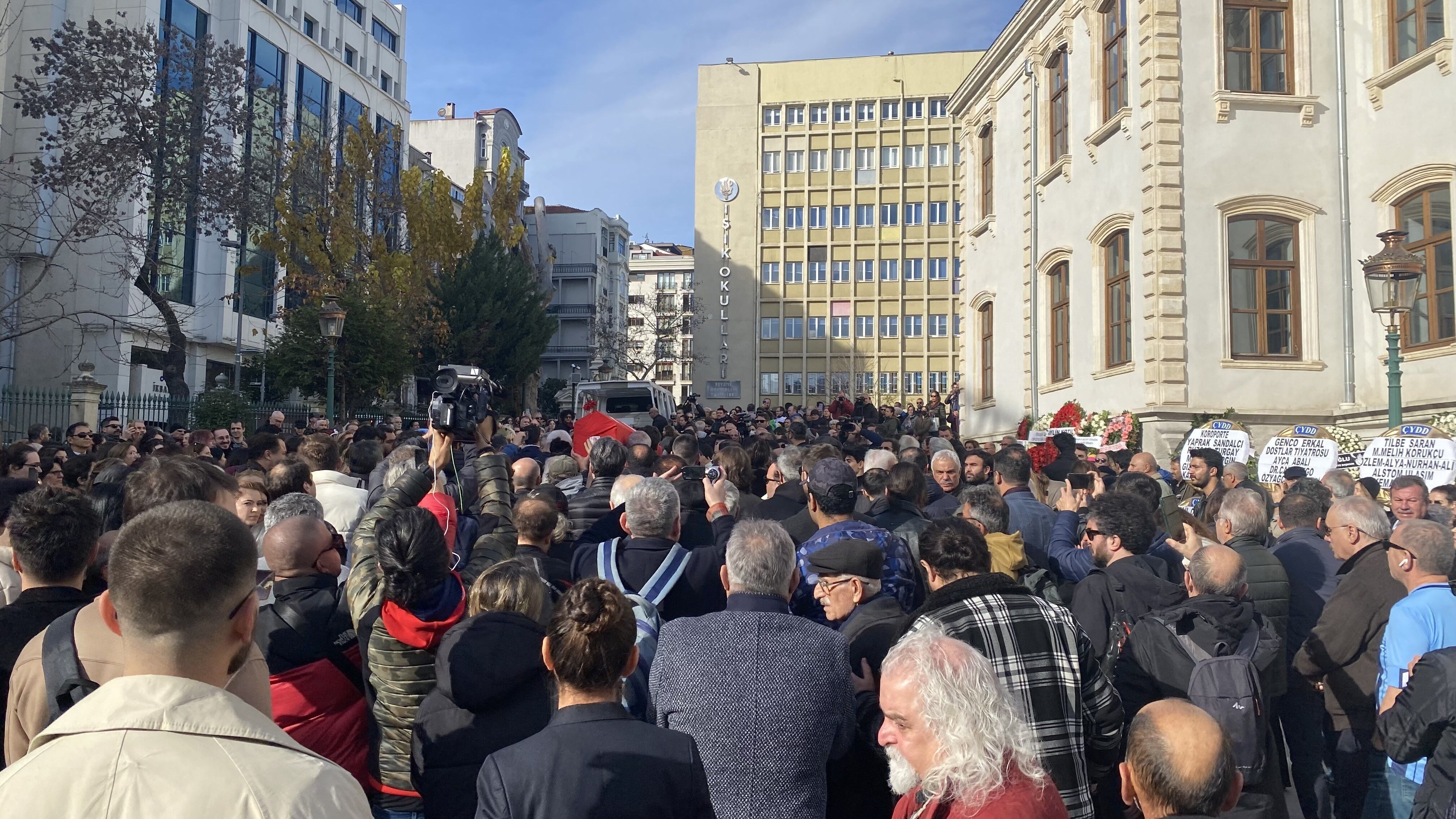 Usta Sanatçı Ayla Algan Son Yolculuğuna Uğurlandı (4)