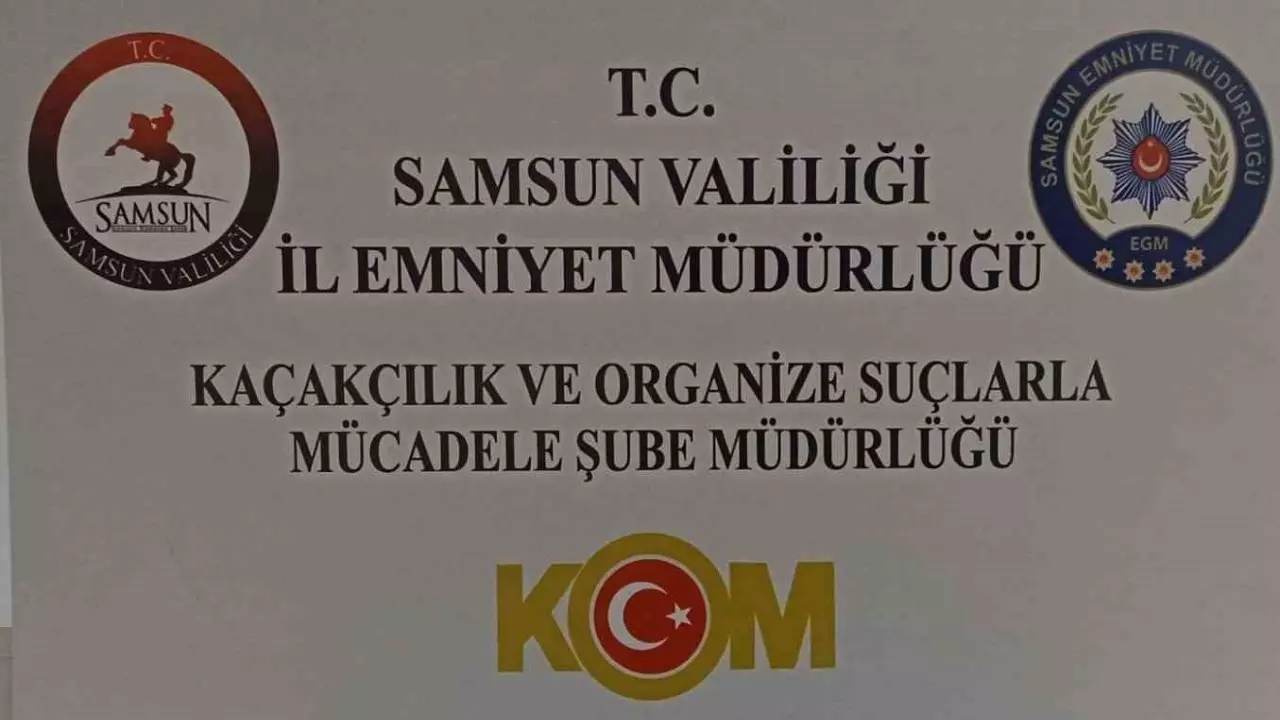 Polis Otomobilin Kaput Kismina Gizlenmis 3 Tabanca Ele Gecirdi 20240219 A W144969