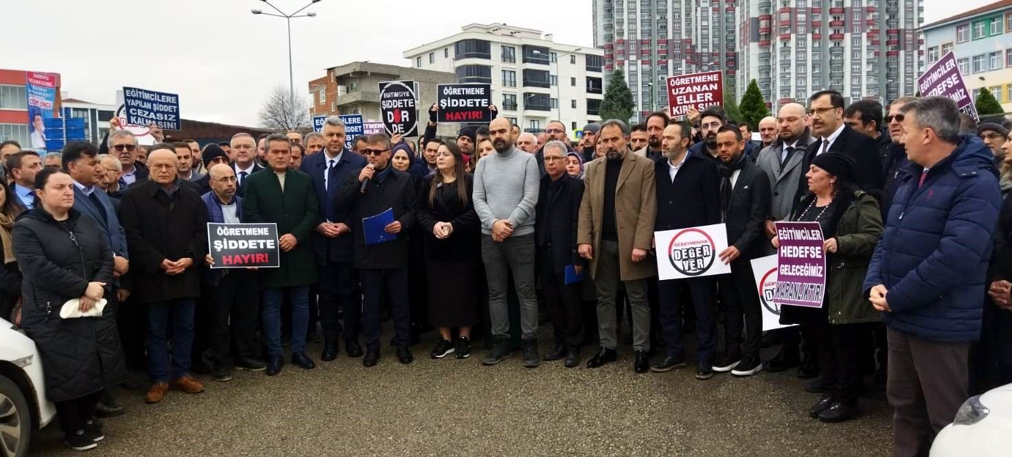 Samsun'da Eğitimciler, Okul Çıkışı Darp Edilen Müdür Için Toplandı (2)