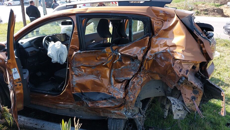 Samsun'da Kavşakta Kamyon Ile Otomobil Çarpıştı 2 Yaralı (1)