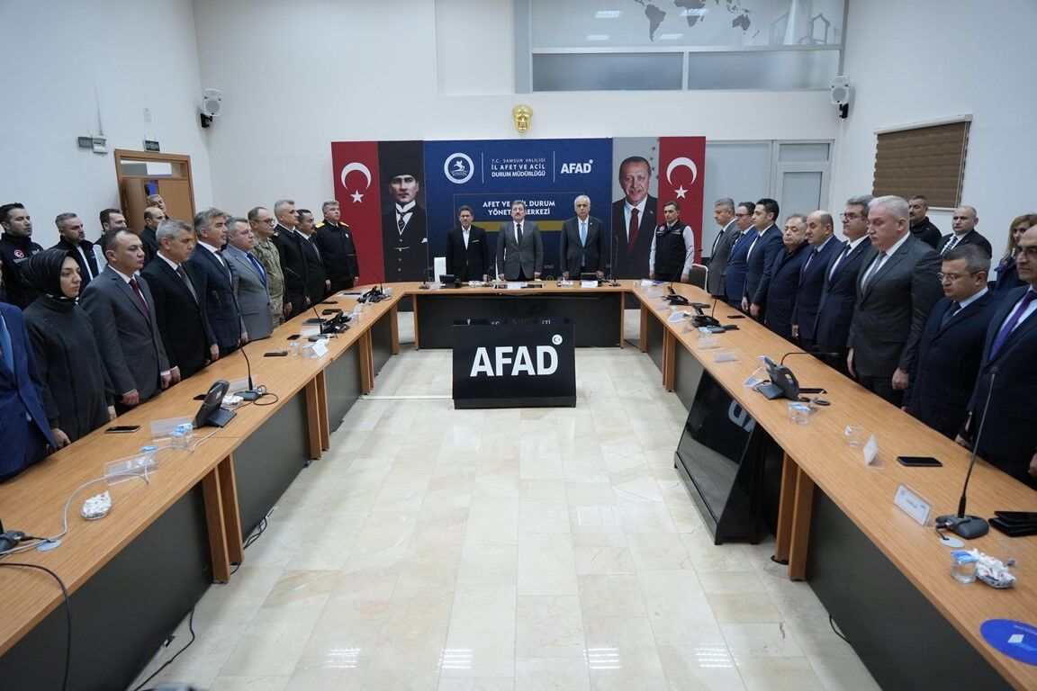 Samsun'da Saat 04.17'De Depremde Hayatını Kaybedenler Anıldı