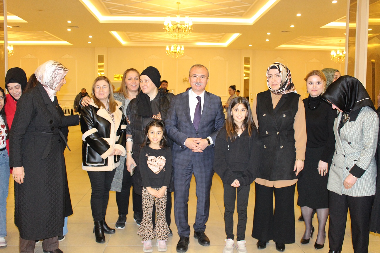 Ak Parti Bafra İlçe Teşkilatı Ailesi ''Geçmişten Günümüze Geleneksel İftar Programında'' Buluştu (38)