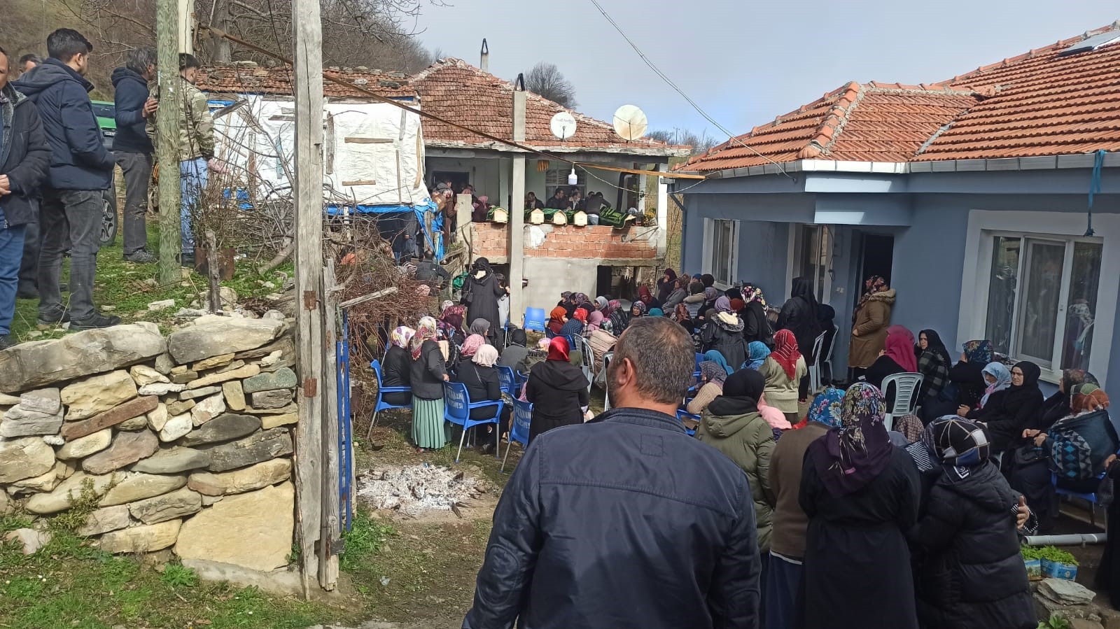 İstanbul'da Kazada Ölen 5 Kişilik Aile Samsun'da Toprağa Verildi (2)