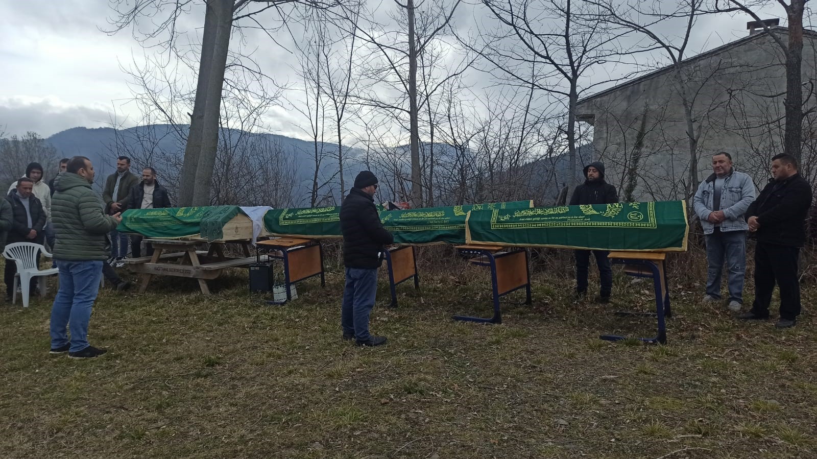 İstanbul'da Kazada Ölen 5 Kişilik Aile Samsun'da Toprağa Verildi (3)