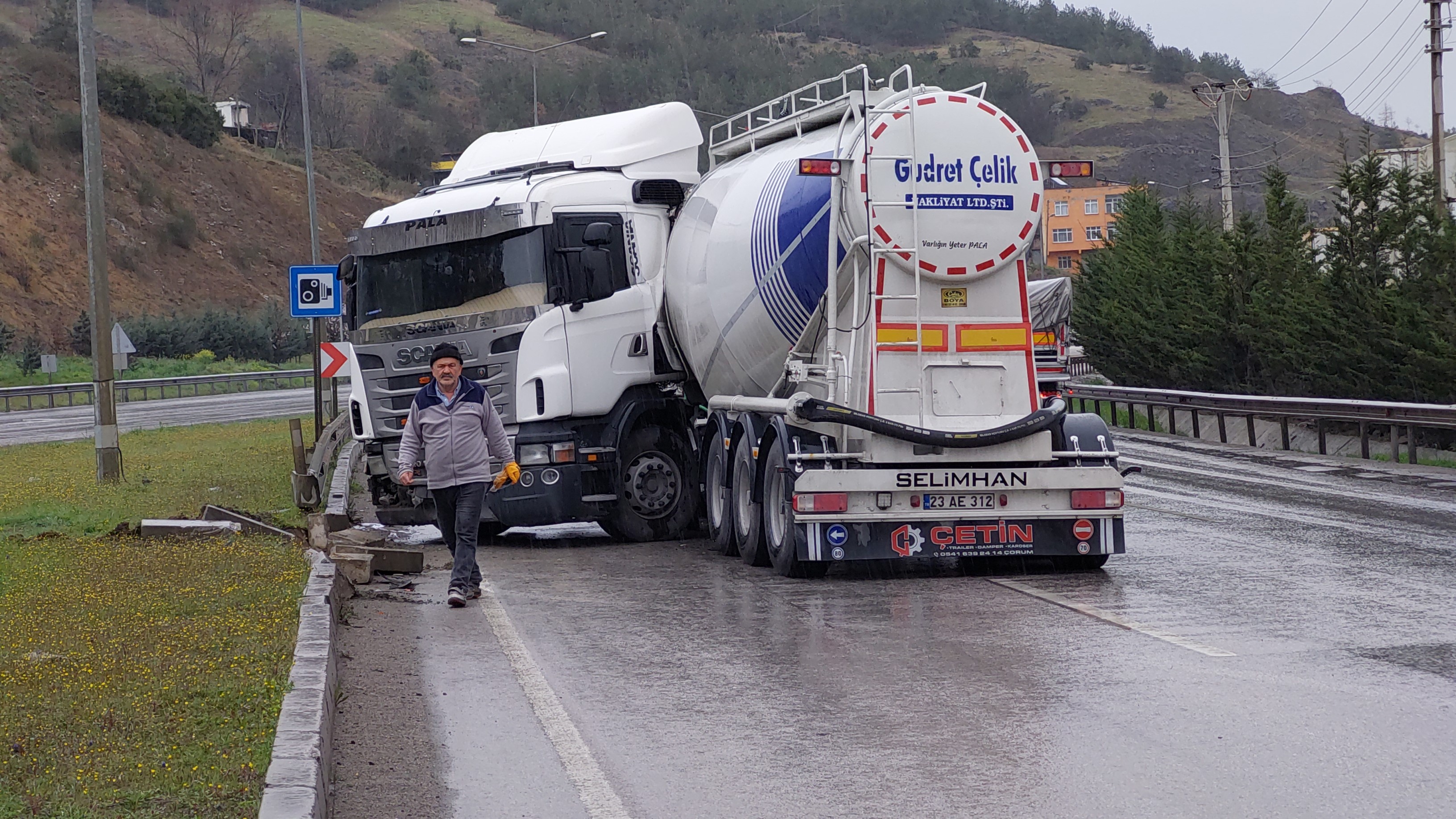 Samsun'da Tanker Ile Otomobil Çarpıştı 1 Yaralı (4)