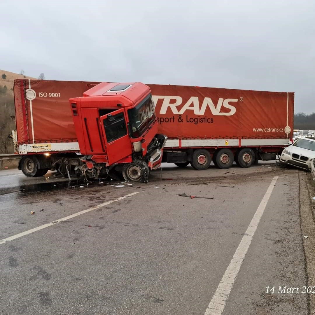 Samsun'da Zincirleme Trafik Kazası 1 Yaralı (4)
