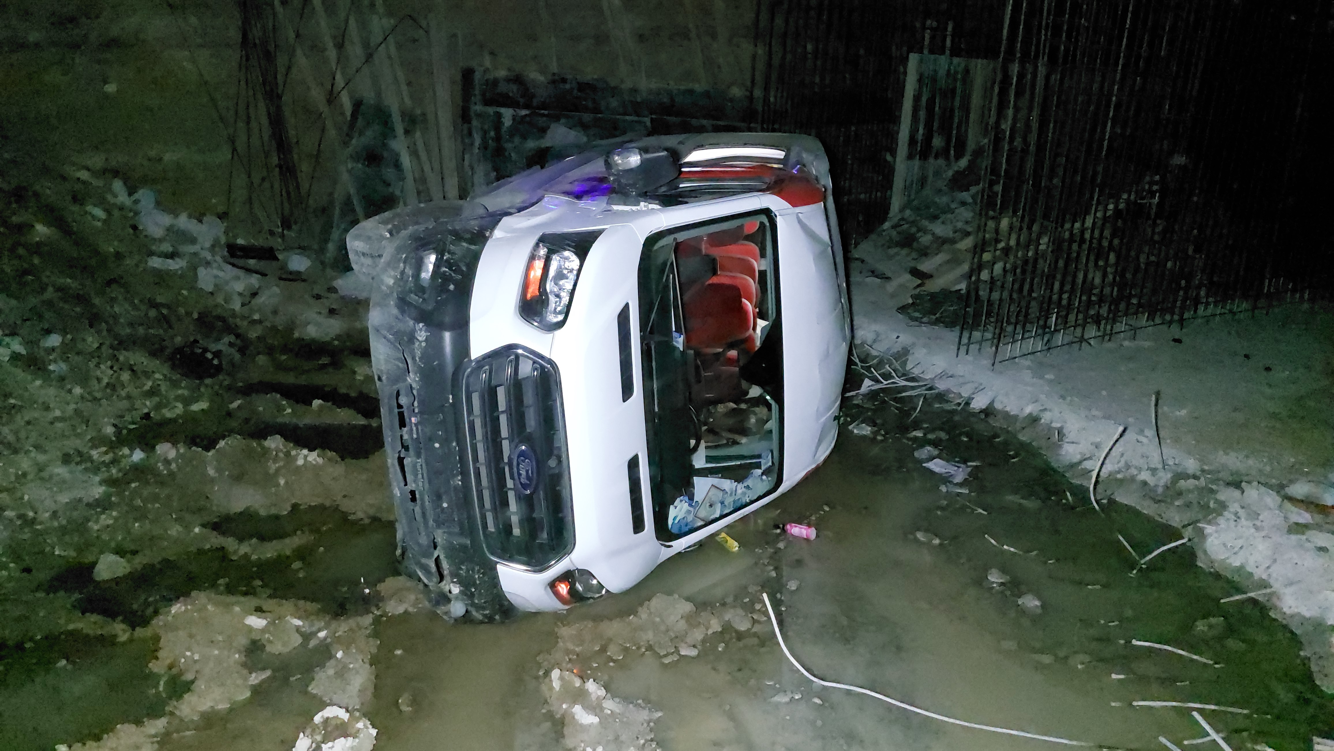 Samsun’da Minibüs Çukura Düştü 2 Yaralı (3)