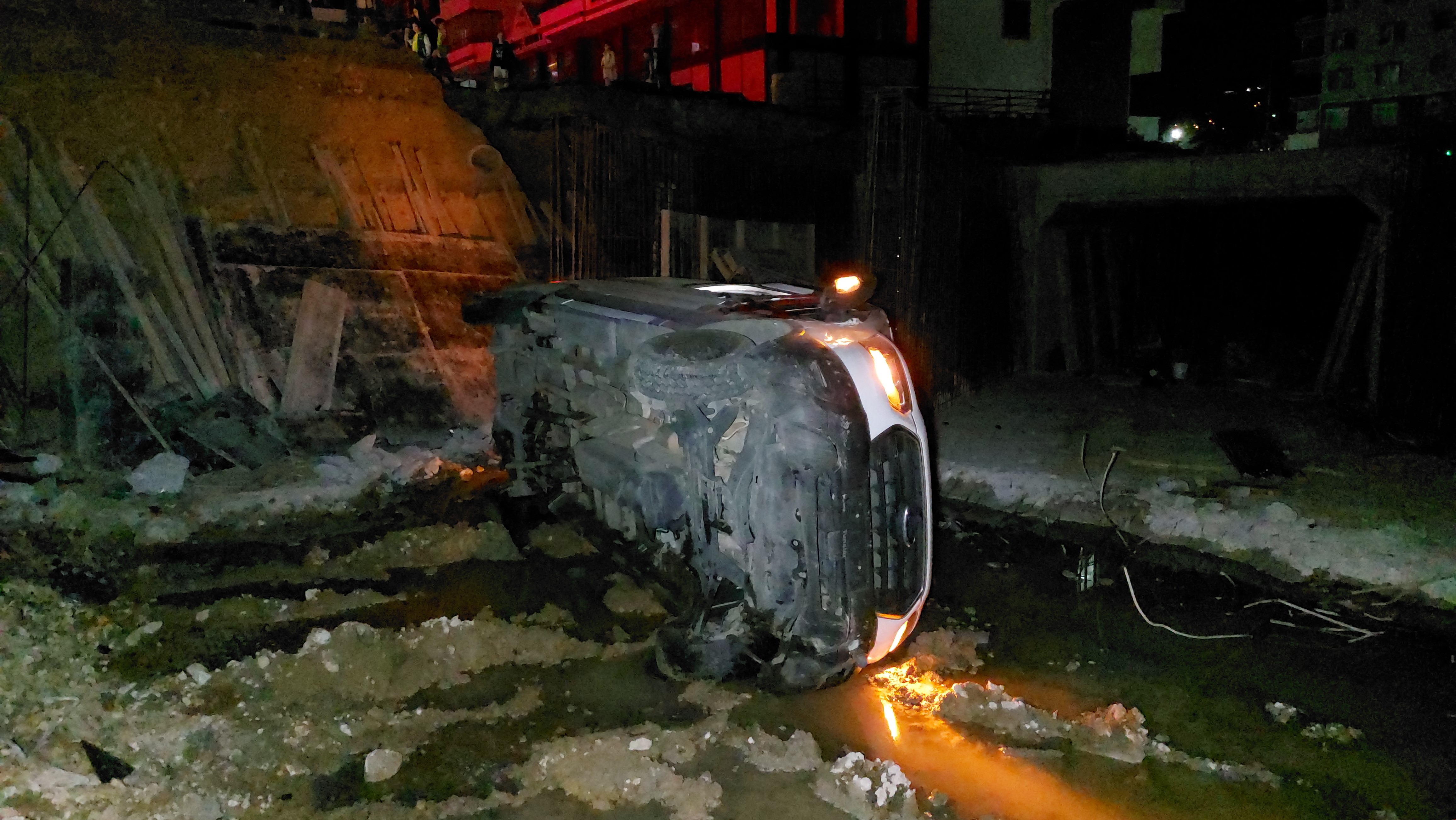 Samsun’da Minibüs Çukura Düştü 2 Yaralı (4)