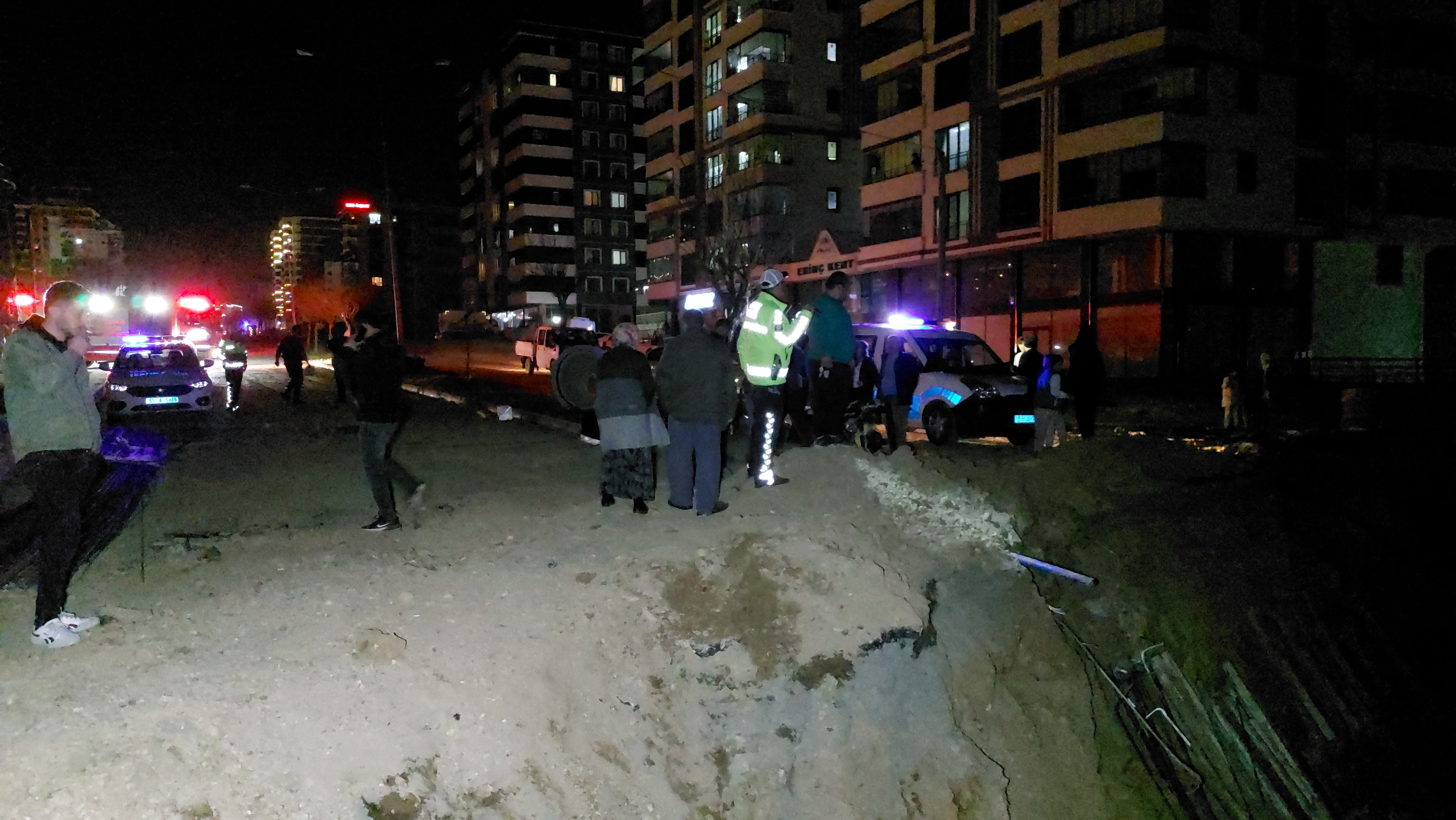 Samsun’da Minibüs Çukura Düştü 2 Yaralı (5)