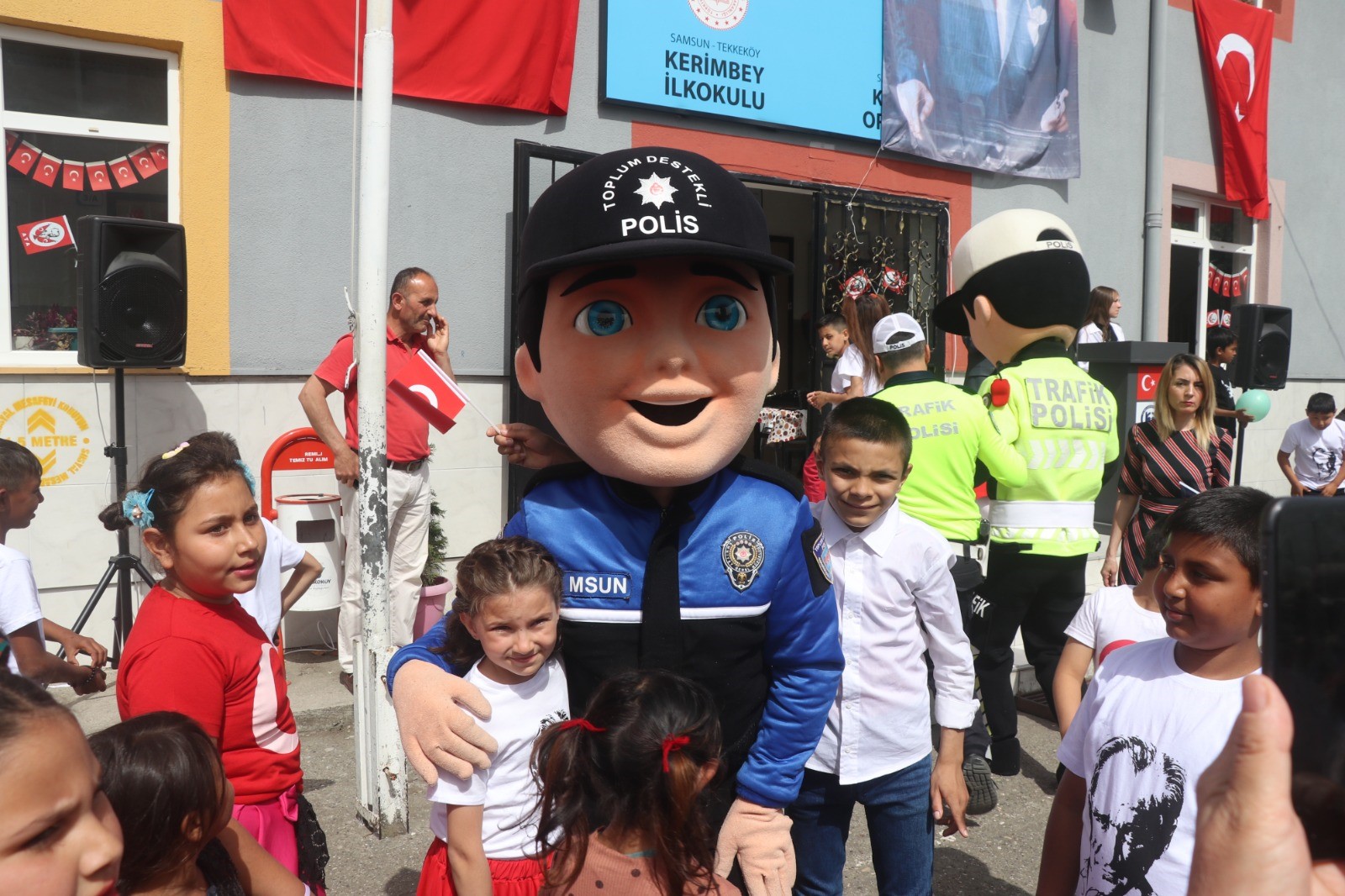 Samsun'da Polisler 23 Nisan’ı Çocuklarla Kutladı (3)