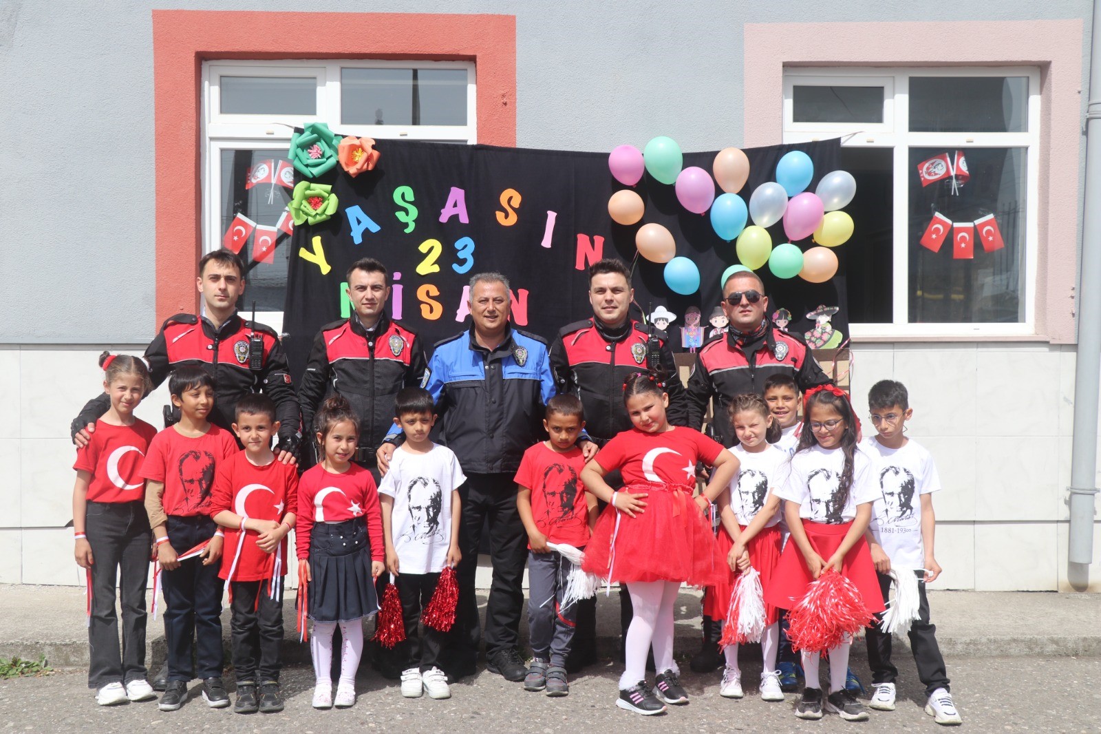 Samsun'da Polisler 23 Nisan’ı Çocuklarla Kutladı (7)