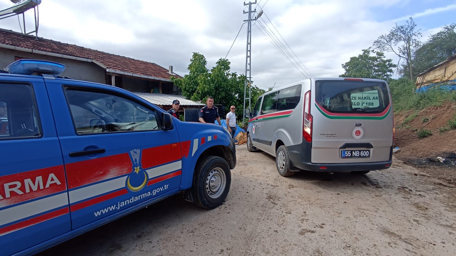 Bafra'da 32 Yaşındaki Kadın Tüfekle Kendini Vurdu (2)
