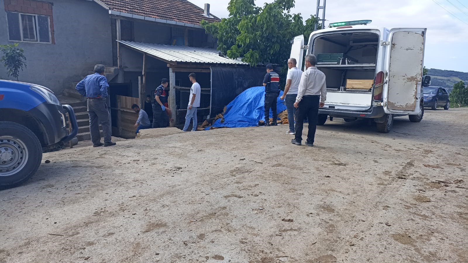 Bafra'da 32 Yaşındaki Kadın Tüfekle Kendini Vurdu (3)