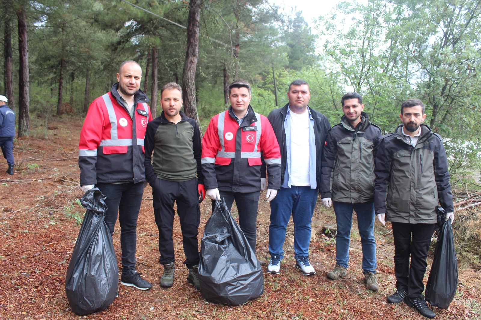 Vezirköprü'de Ormanda Çöp Toplama Etkinliği (6)