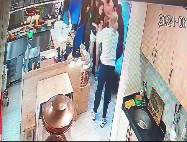 Kahraman Bekçi, Nefes Borusuna Çiğ Köfte Kaçan Çocuğu Heimlich Manevrası Ile Ölümden Kurtardı (2)